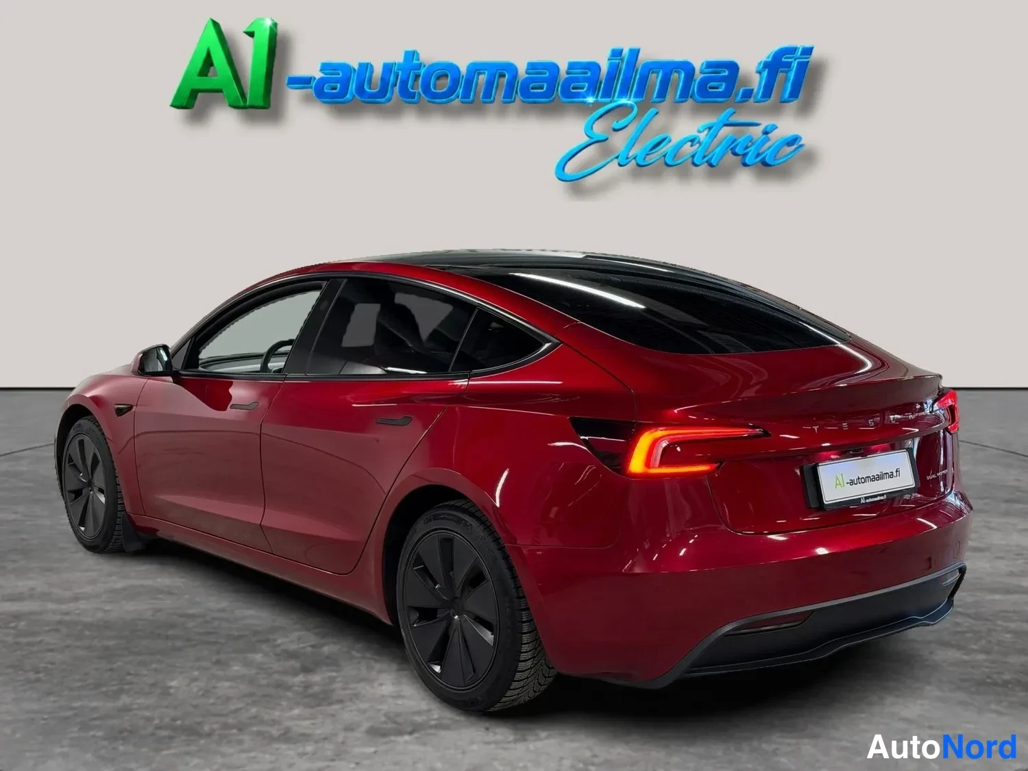 Punainen Tesla Model 3 2024, takaviisto, kuva 5