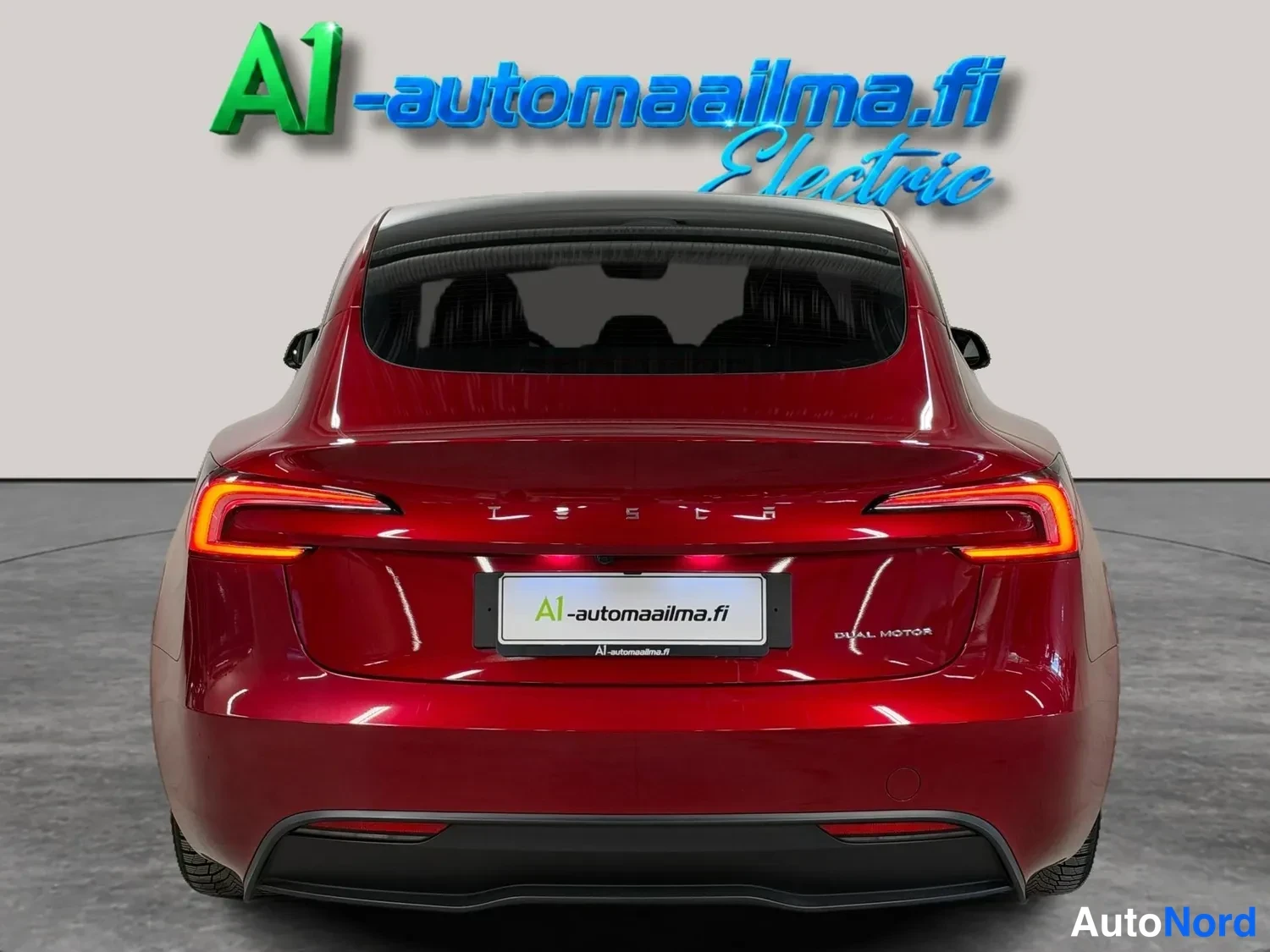 Punainen Tesla Model 3 2024, takaa, kuva 7