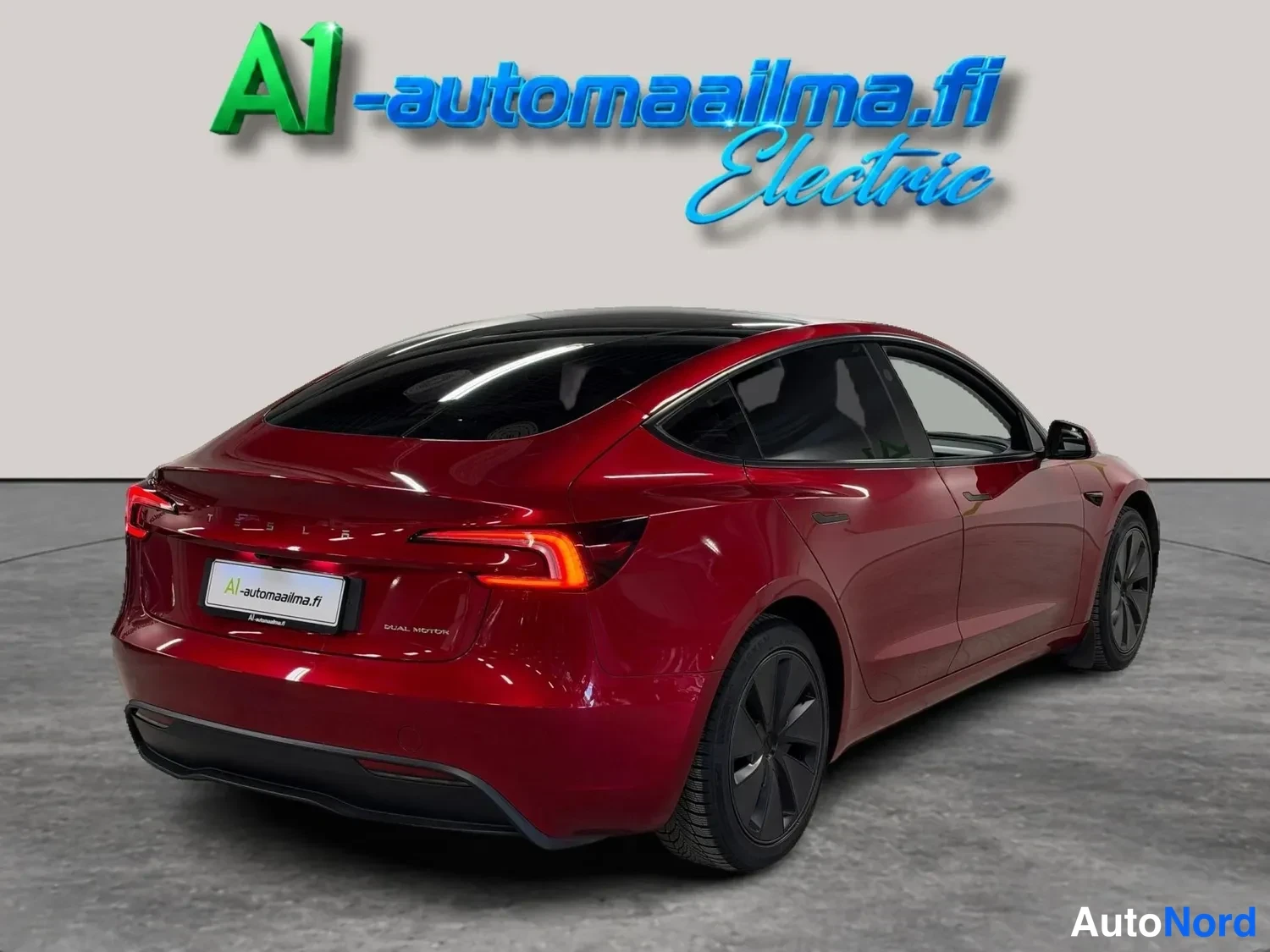 Punainen Tesla Model 3 2024, takaviisto, kuva 6