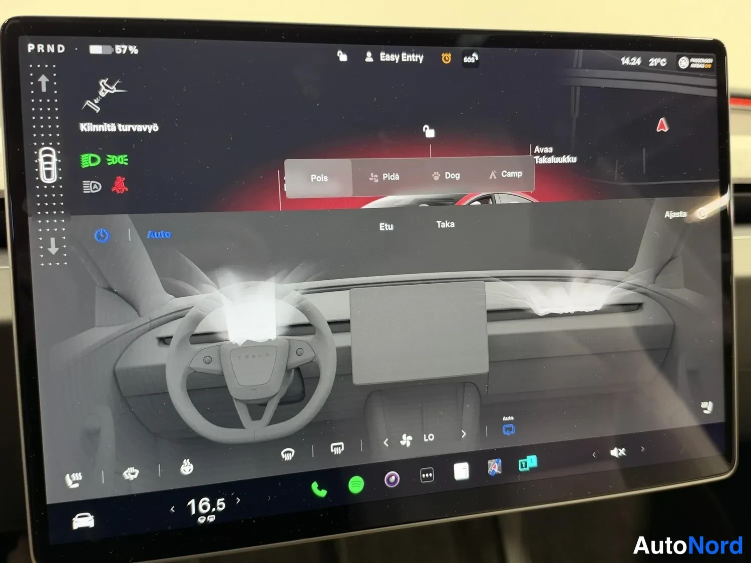 Punainen Tesla Model 3 2024, kuva 28