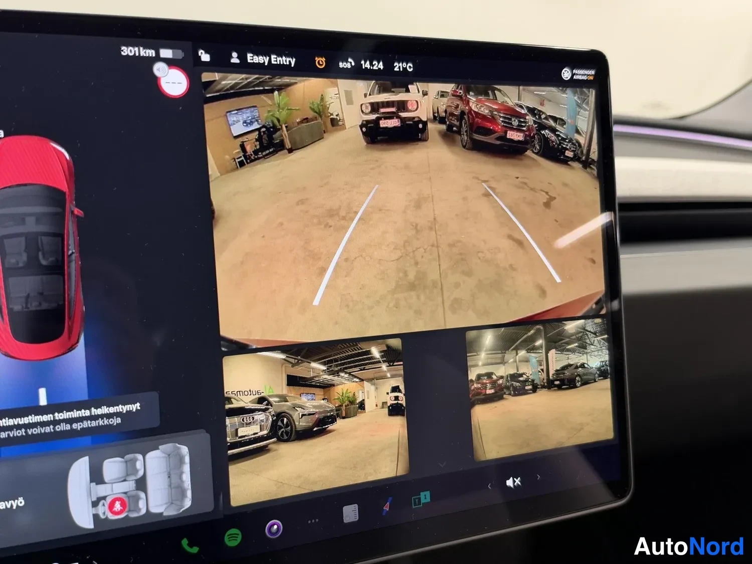 Punainen Tesla Model 3 2024, kuva 29