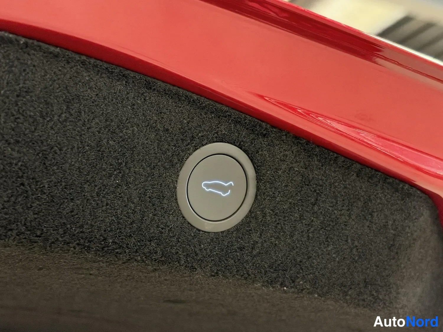 Punainen Tesla Model 3 2024, yksityiskohta, kuva 22