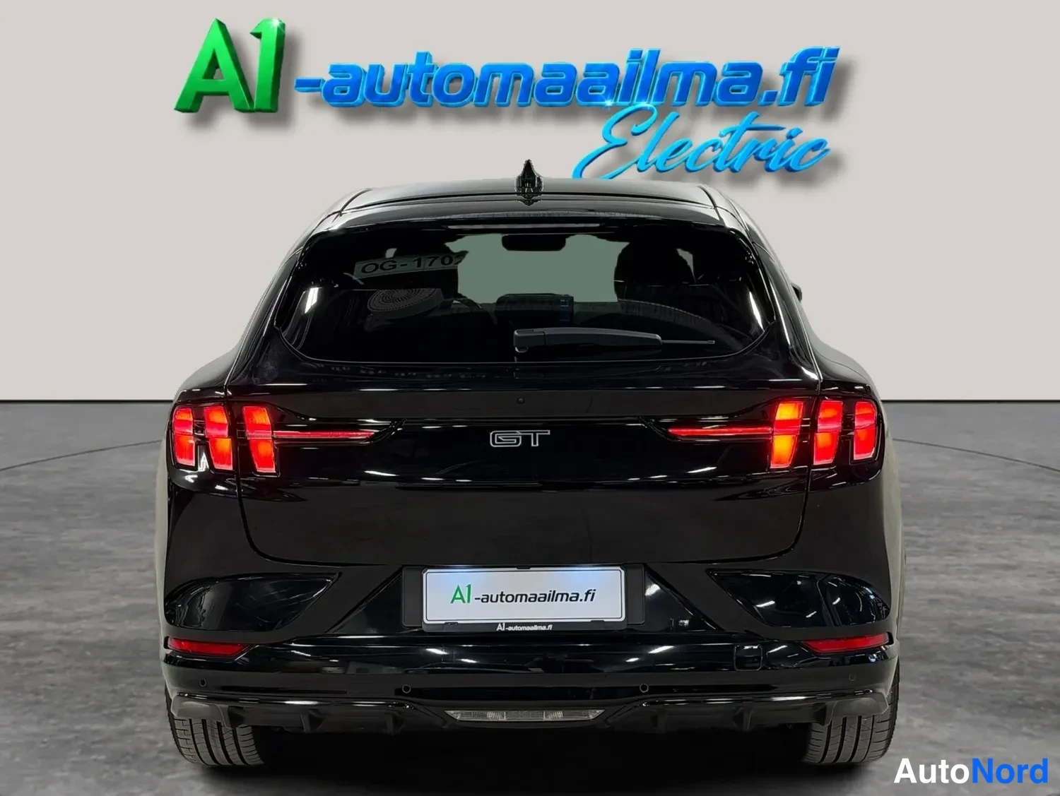 Musta Ford Mustang Mach-E 2022, takaa, kuva 7