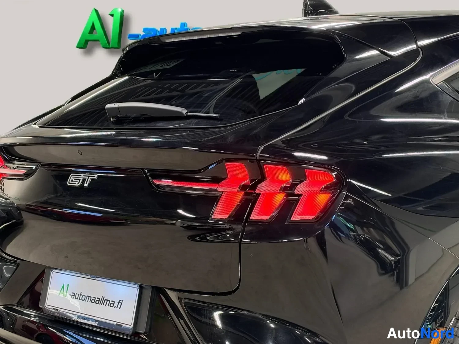 Musta Ford Mustang Mach-E 2022, takaa, kuva 8