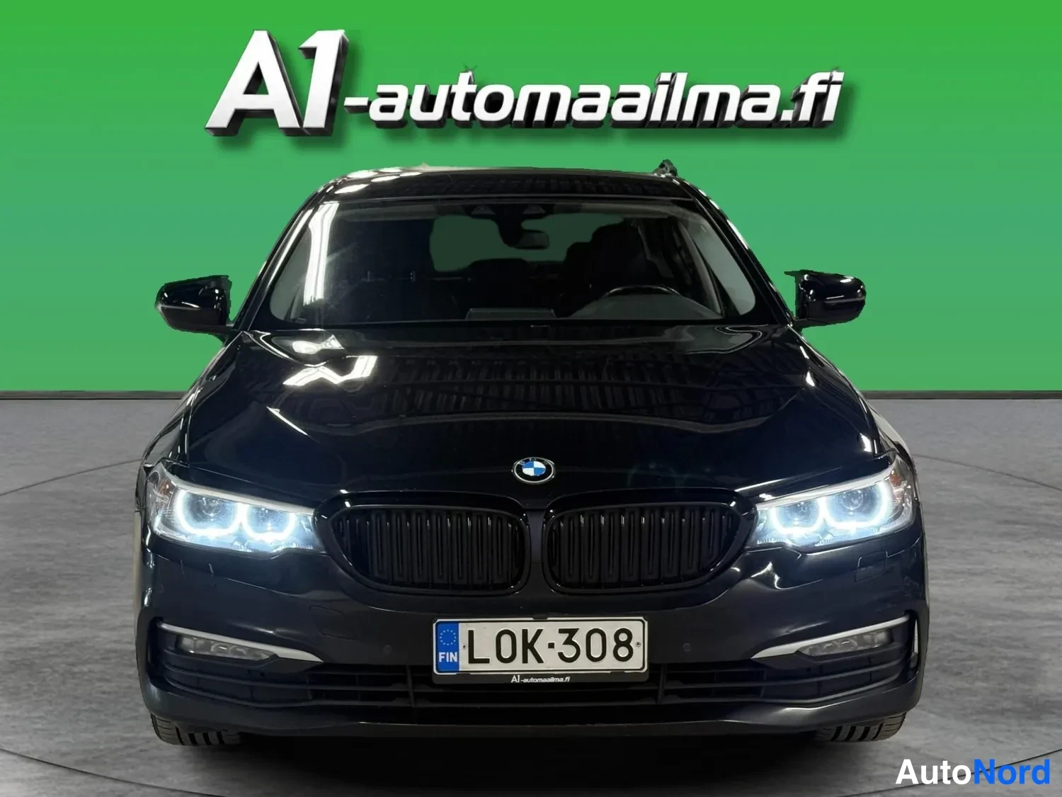 Musta BMW 520d xDrive 2018, edestä, kuva 2