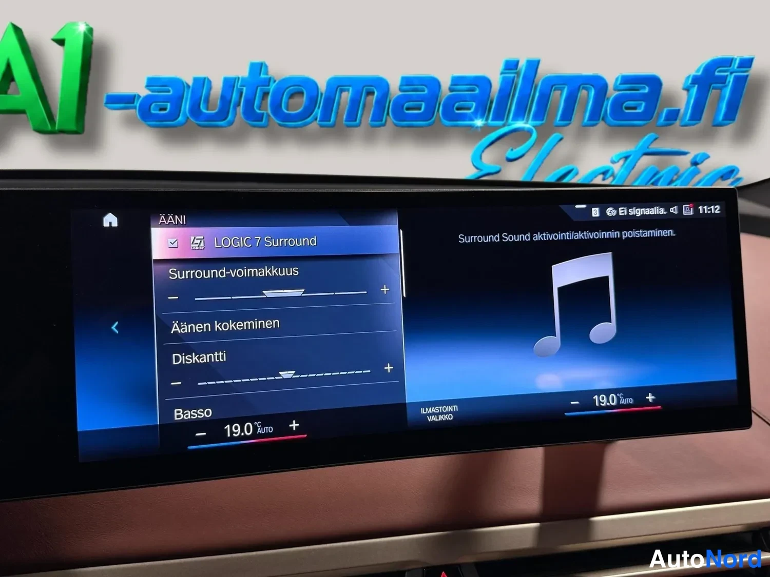 Yksityiskohta: Ääniasetusten näyttö, jossa valittuna LOGIC 7 Surround; säädettävissä surround-voimakkuus, äänen kokeminen, diskantti ja basso.
