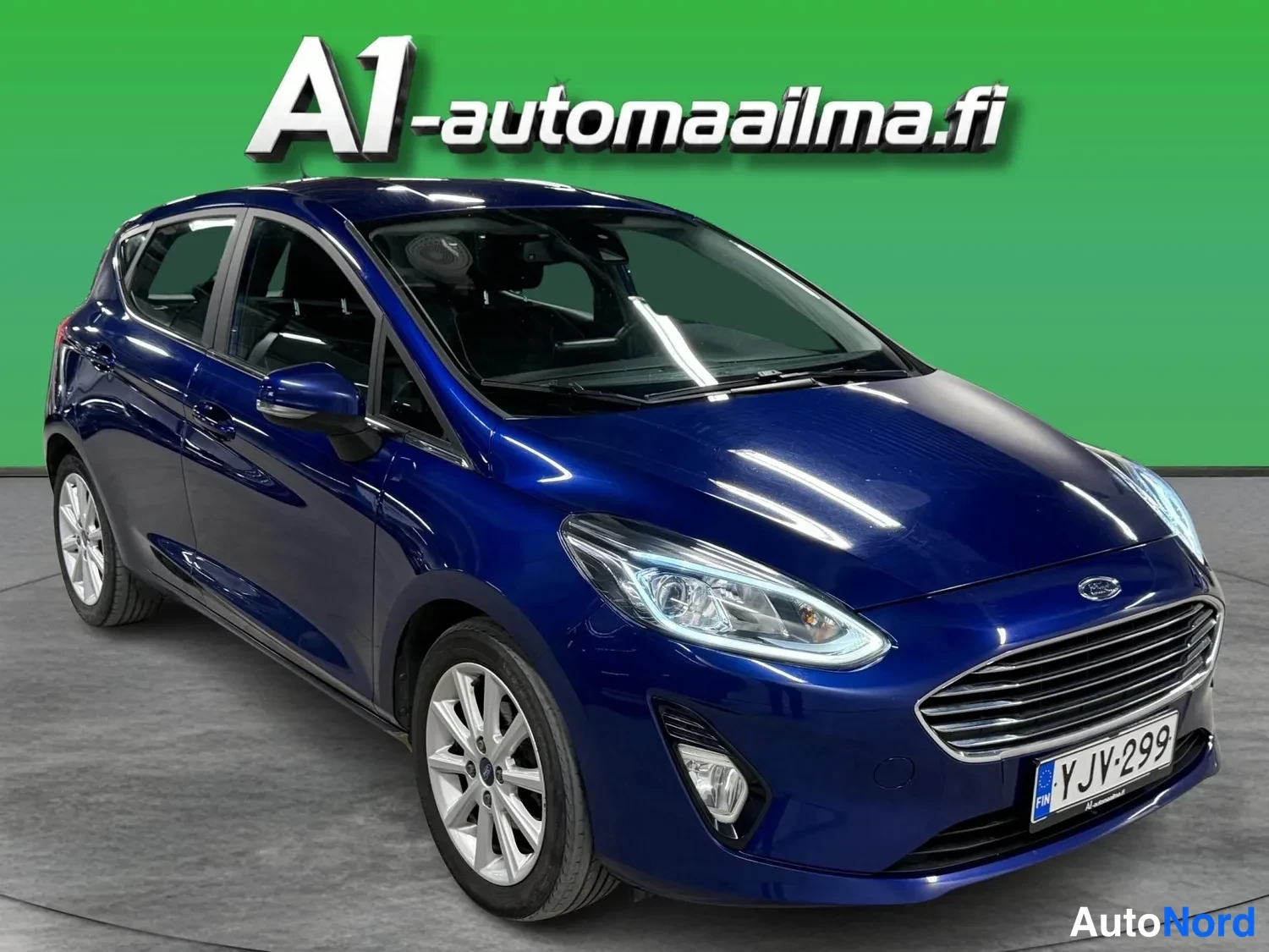 Etuviisto, nokka oikealle: Ford Fiesta 1,0 EcoBoost 100hv Titanium 2018