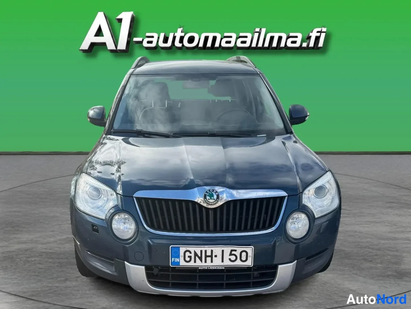 Edestä: Skoda Yetin suora etunäkymä, Etuaijen merkitty.