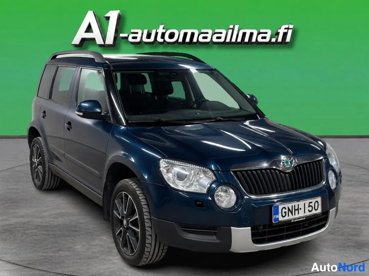 Sininen Skoda Yeti 2012, etuviisto, keula oikealle, kuva 2