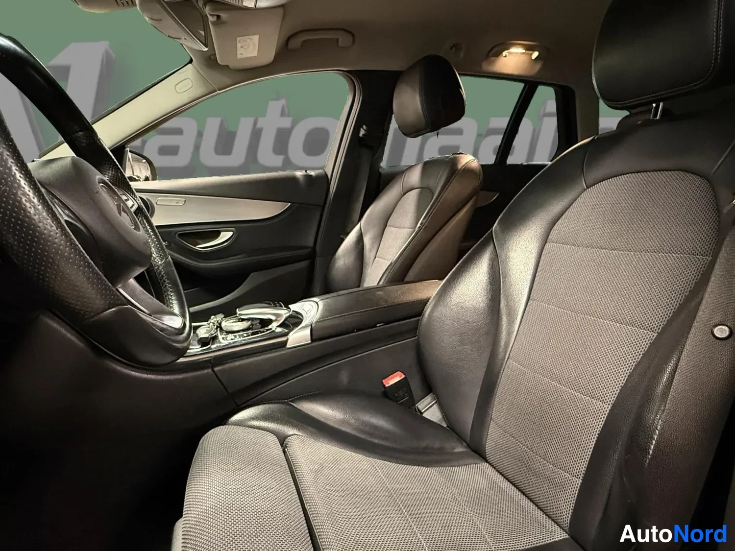 Sivulta: Sisätila: tuhoselkäselkä 🚗? nej.</
