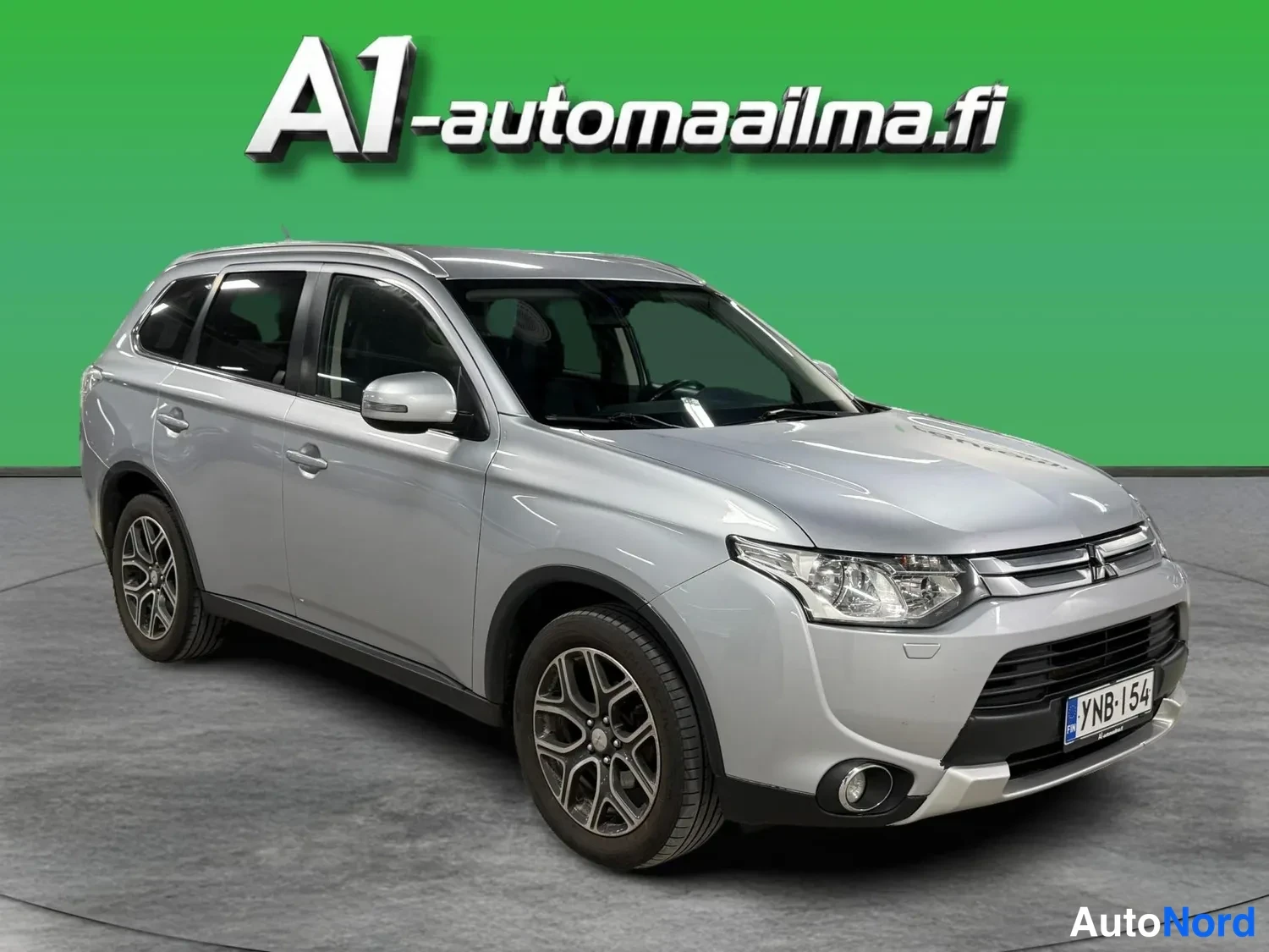 Hopea Mitsubishi Outlander 2015, etuviisto, keula oikealle, kuva 2