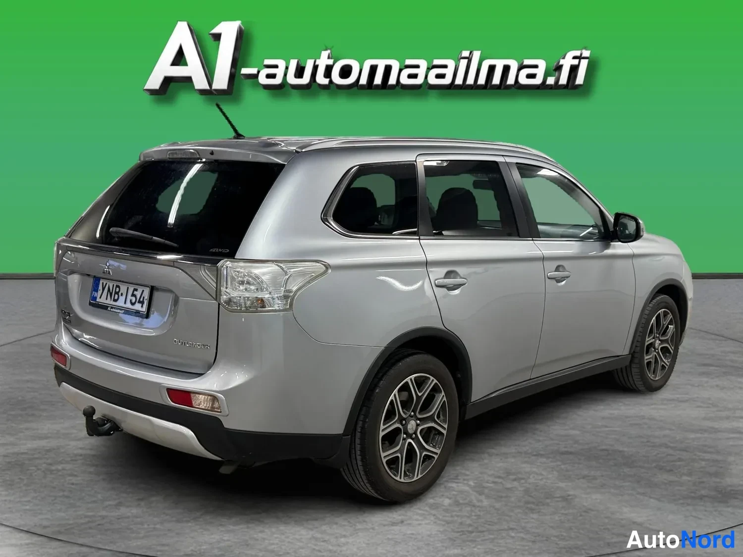 Hopea Mitsubishi Outlander 2015, takaviisto, kuva 5