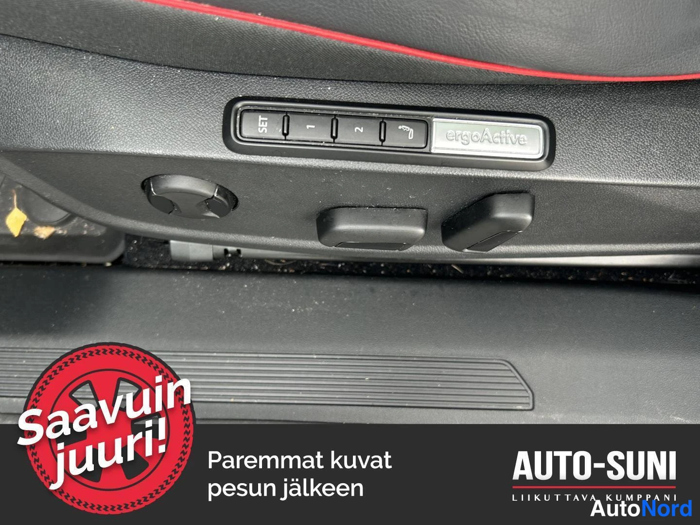 Muu: Istuinten säädönappulat kuljettajan istuimen sivussa: muistipainikkeet SET, 1, 2 ja ergoActive-merkintä.