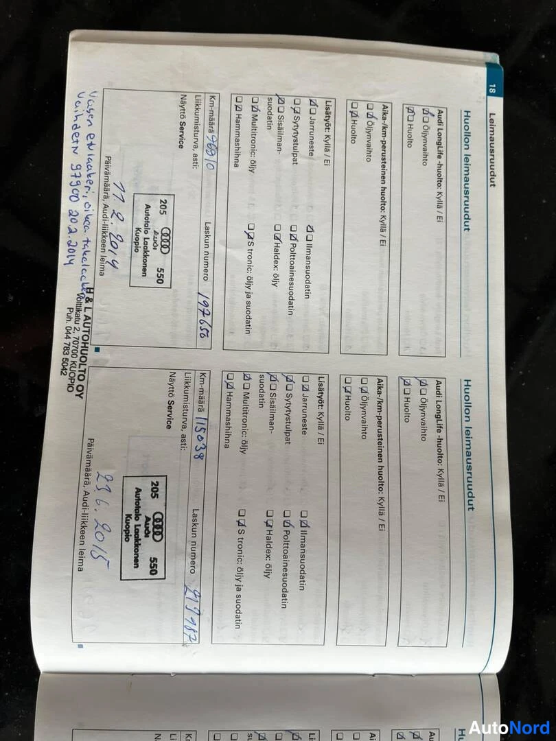 Muu: Avattu huoltokirja, sivu 18, jossa kaksi huoltoleimausruutua A&L Autohuolto Oy:n ja Espoon Carfix Auralan Autokeskus Oy:n leimoilla.