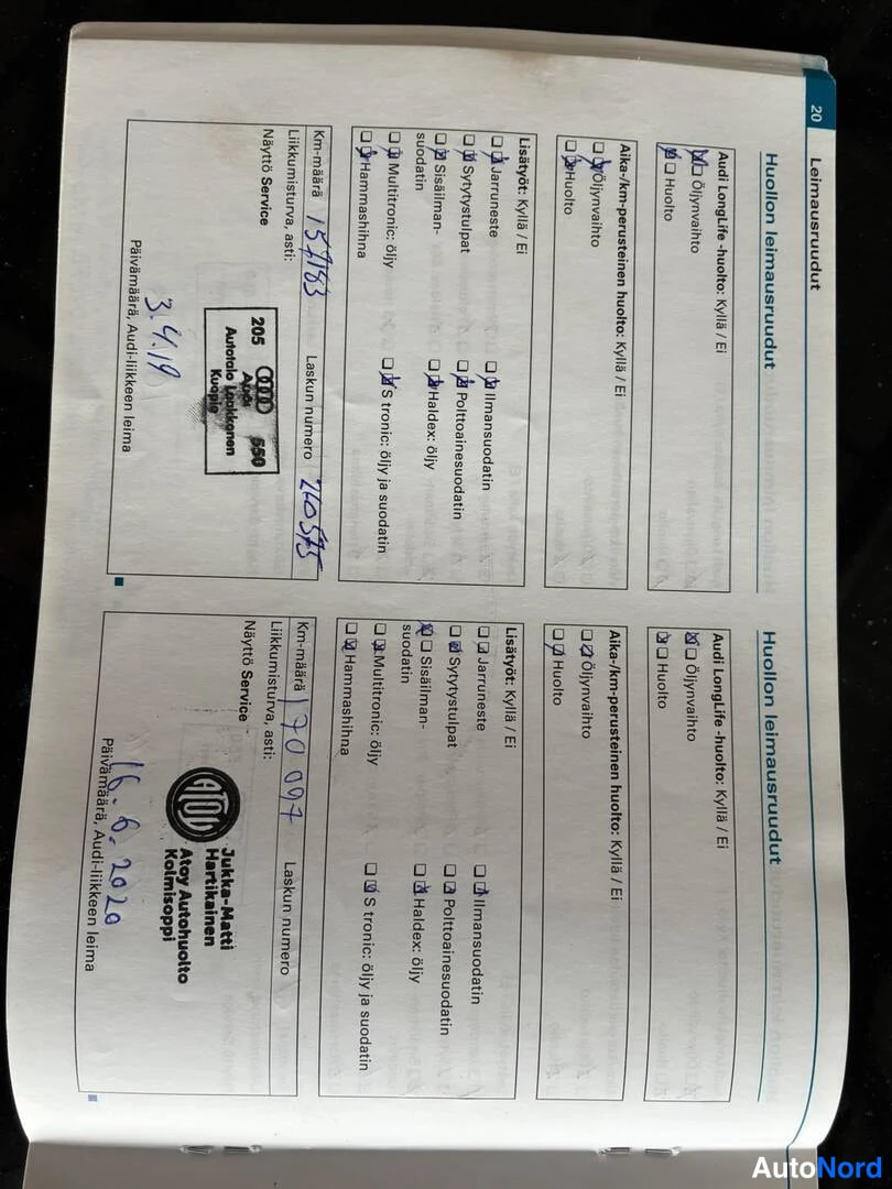 Muu: Avattu huoltokirja, sivu 20, jossa kaksi huoltoleimausruutua, toinen Audi Kauklahti -leima ja toinen Jurki-Matti Kortteinen Ahvistuntien Autohuolto Oy, Kangasni