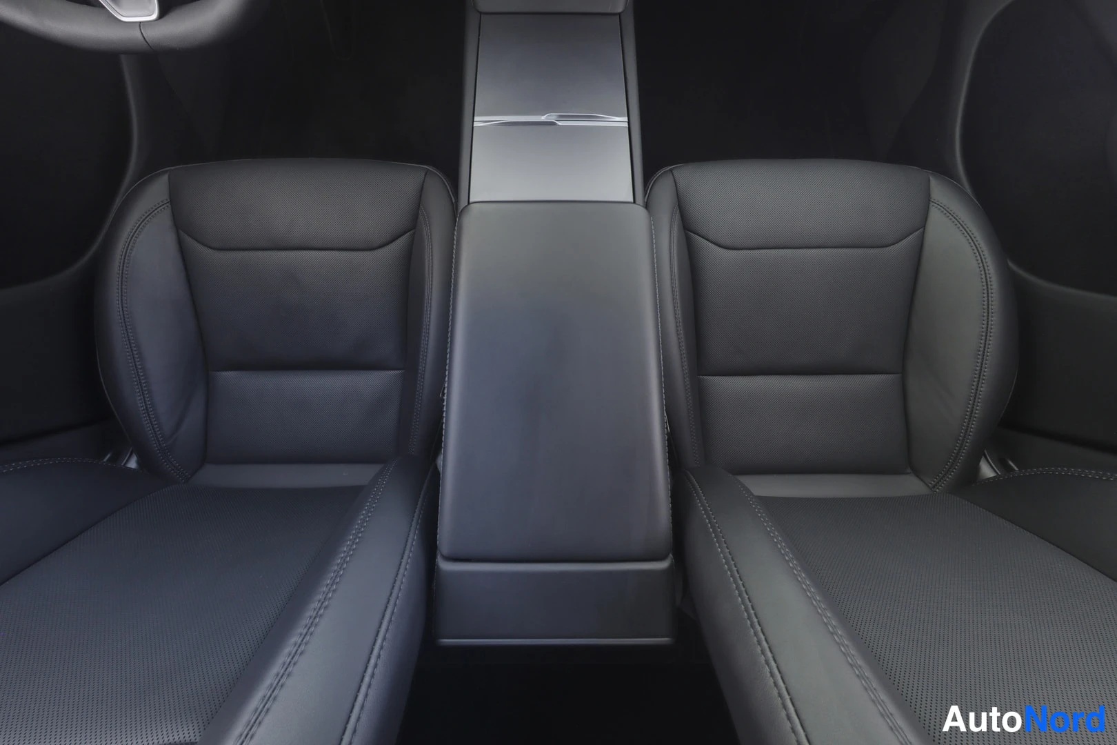 Hopea Tesla Model Y 2025, kuva 12