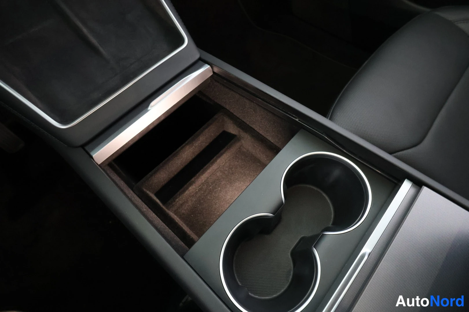 Hopea Tesla Model Y 2025, kuva 20