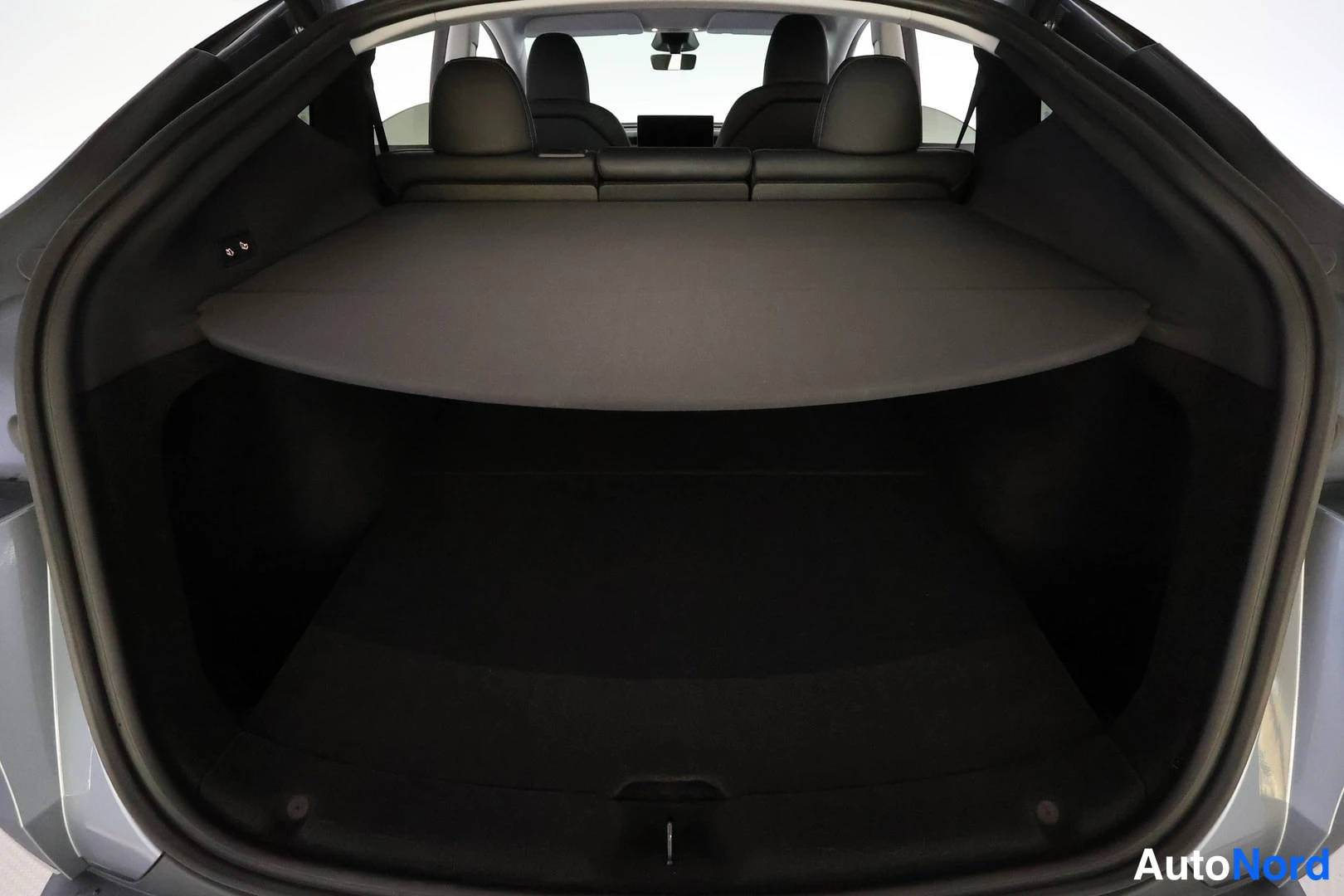 Hopea Tesla Model Y 2025, takaa, kuva 8