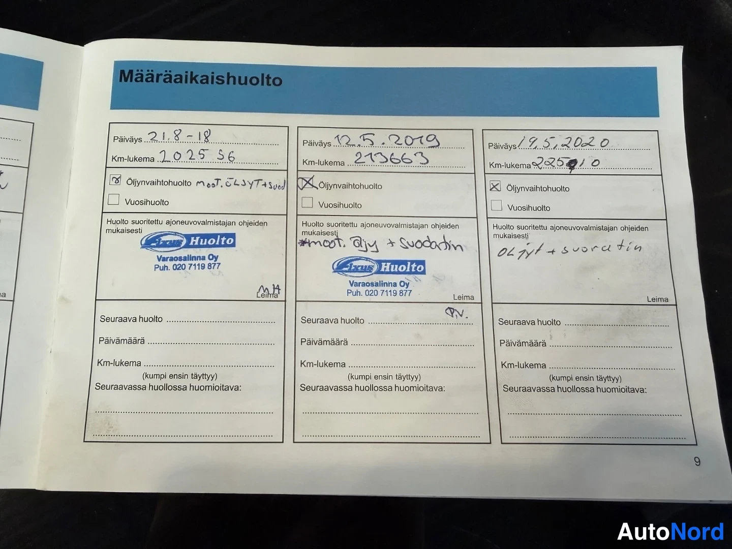 Muu: Avattu huoltokirja sivu 9, otsikko 'Määräaikaishuolto', huoltomerkitmä päiväyksillä 21.8-18, 12.5.2019 ja 19.5.2020, Hnolto-leimat ja käsin kirjatut kilometrilu