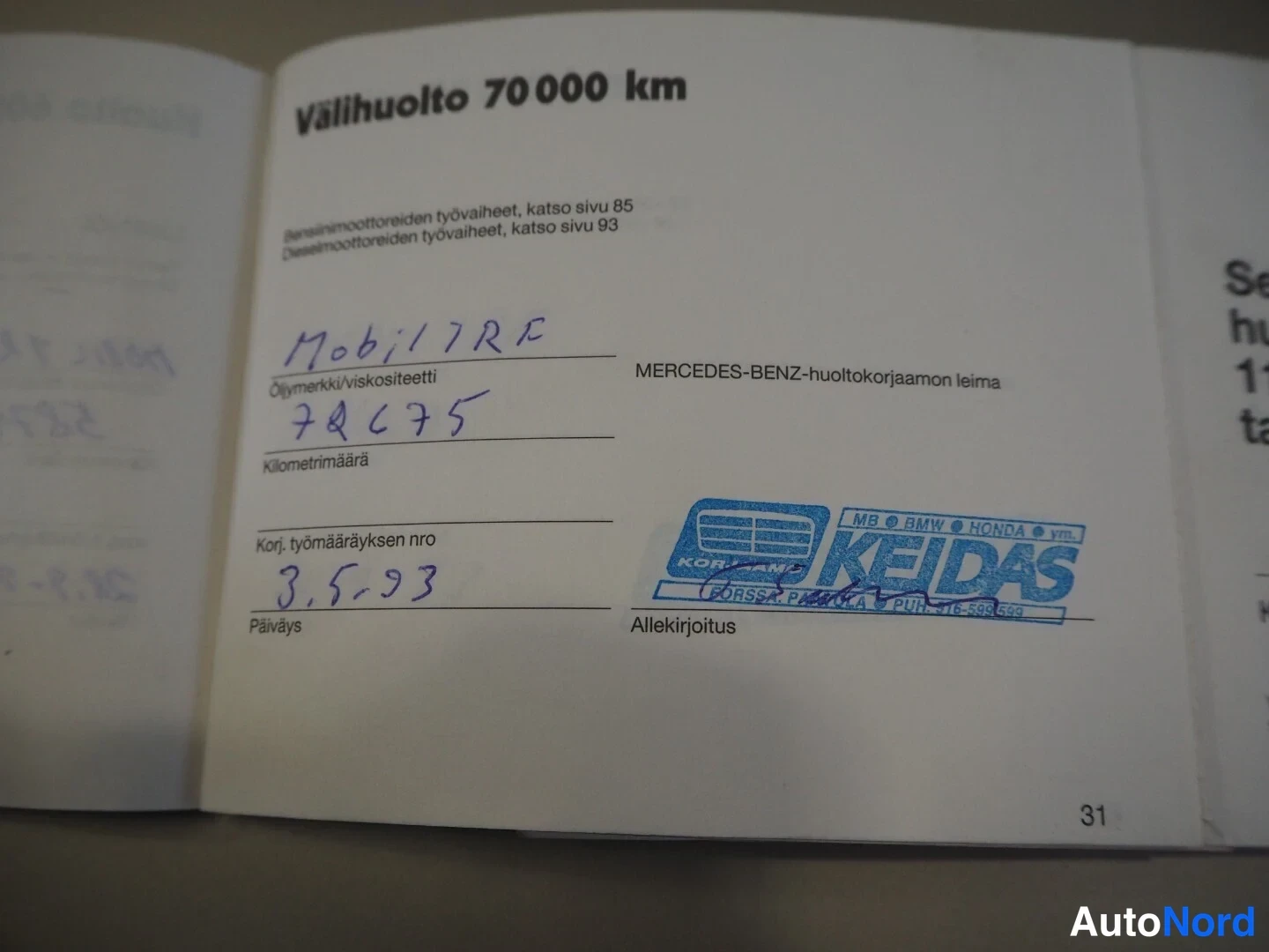 Asiakirja: Huoltokirjan sivu 31: Välihuolto 70 000 km, merkinnät ja Forssan Korjaamo Keidas -leima.