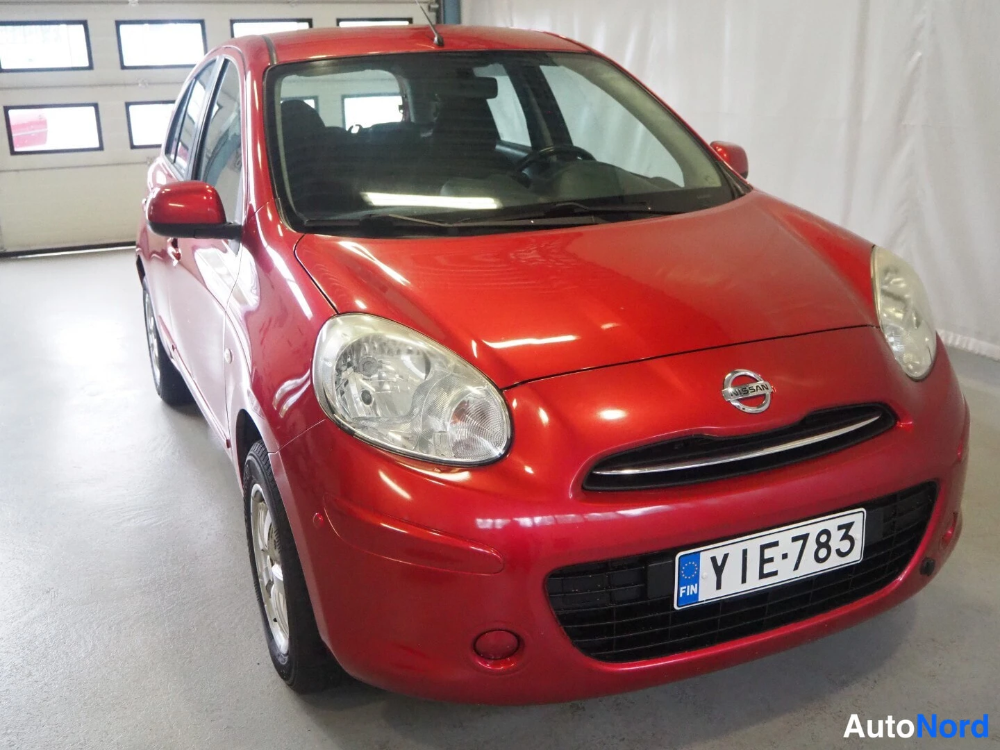 Etuviisto, nokka oikealle: Nissan Micra 1,2 DIG-S Acenta 98 hv 2011