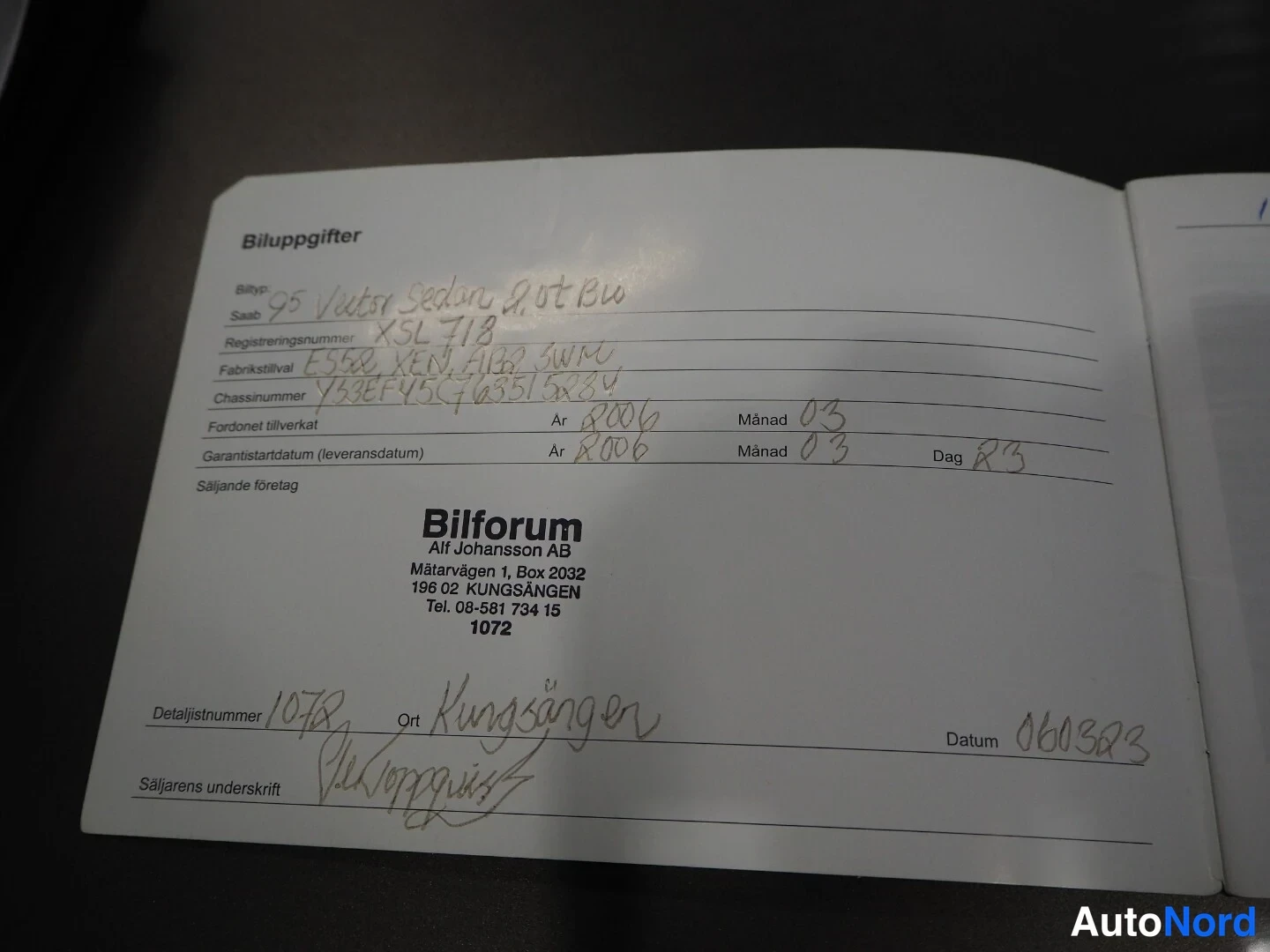 Muu: Ruotsinkielinen ajoneuvon perustietojen lomake (Biluppgifter), käsin täytetty tietoja kuten rekisterinumero XSL 718 ja vuosi 2006.