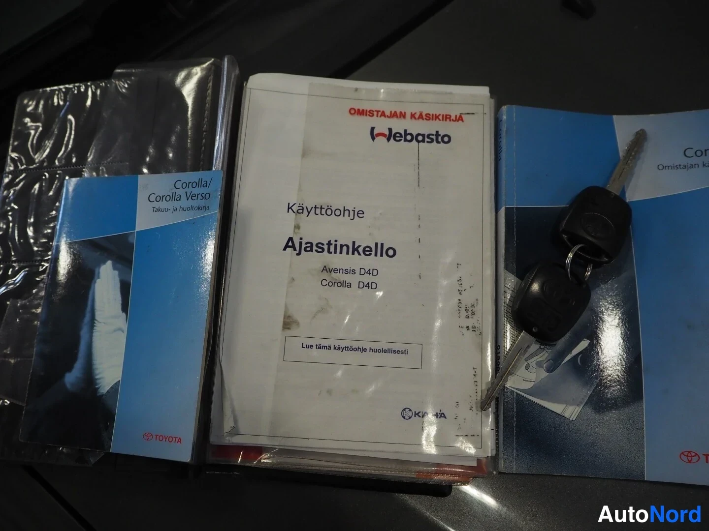 Muu: Toyota Corolla/Corolla Verso -omistajan käsikirja, Webasto-ajastinkellon käyttöohje ja avain.