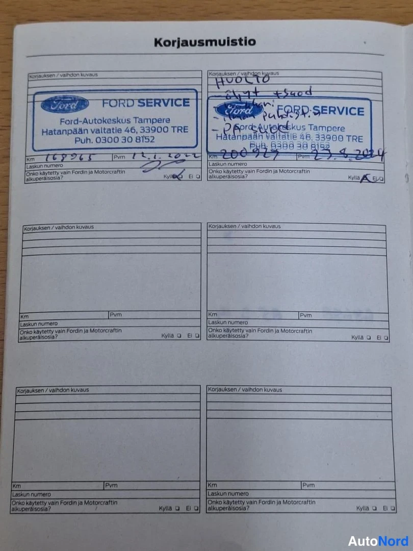 Muu: Huoltokirjan korjausmuistio-sivu, kahdella täytetyllä Ford Service -leimalla ja useilla tyhjillä korjausmerkintäkentillä.