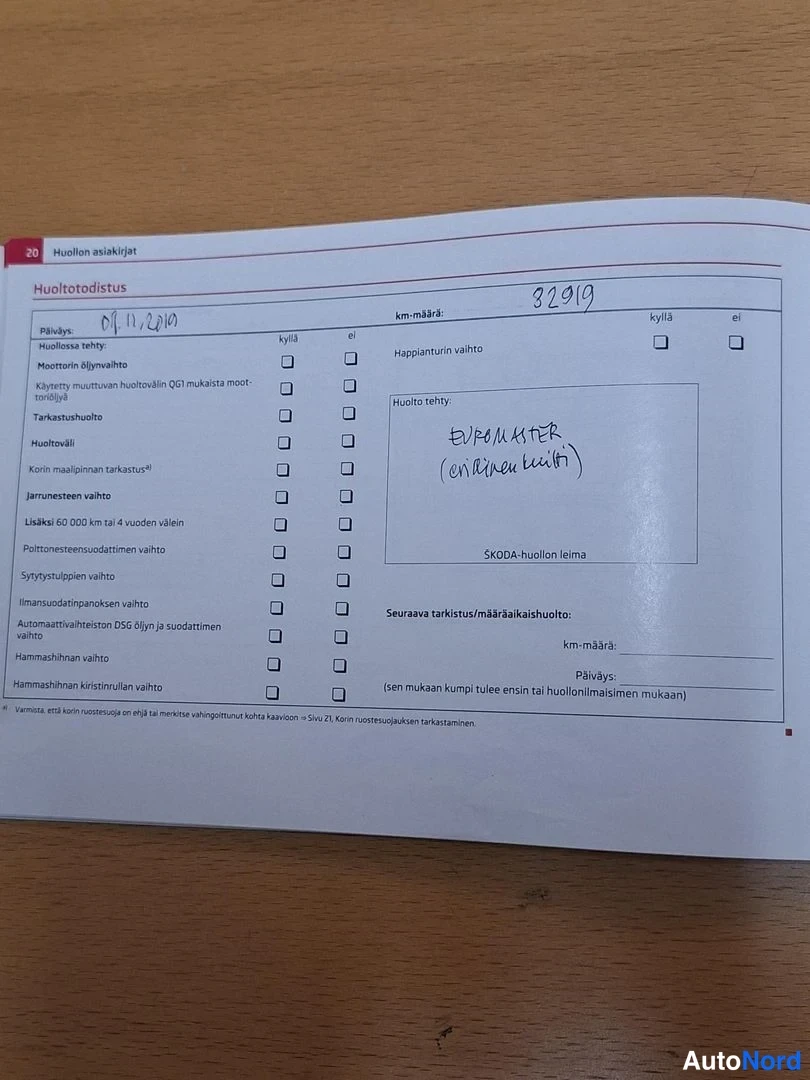 Asiakirja: Lähikuva huoltodokumentaatiosta. Huoltopäivämäärä 01.11.2010.