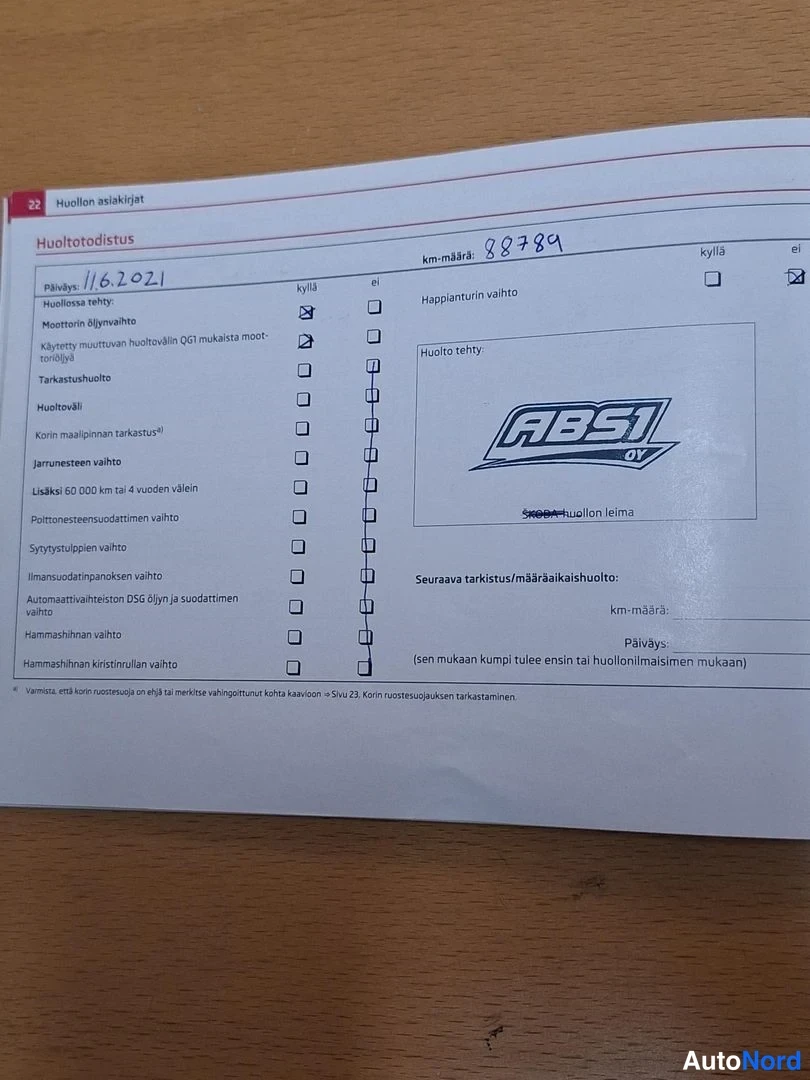 Asiakirja: Huoltotodistus: päiväys 11.6.2021, km-määrä 88789, huolto leimattu ABS1 OY.