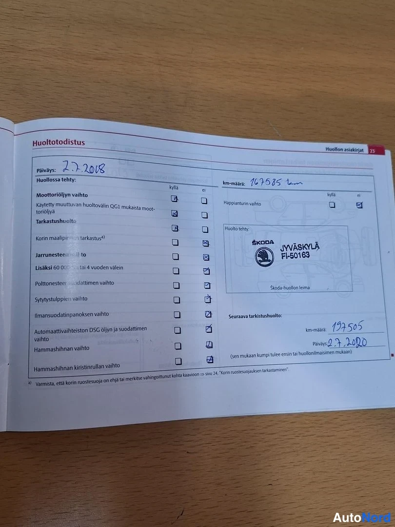 Asiakirja: Huoltokirjan sivu Huoltotodistus, käsin merkitty huolto päiväys 2.7.2018, km-määrä 167585 km, leima Jyväskylä FI-50163.