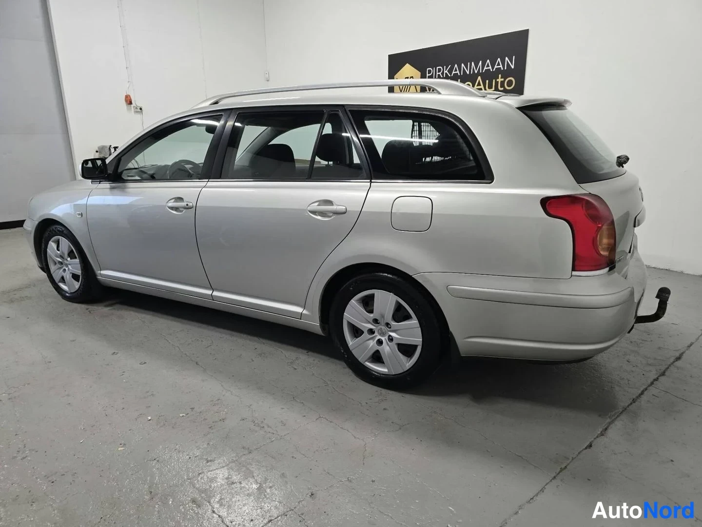 Hopea Toyota Avensis 2004, takaviisto, kuva 6