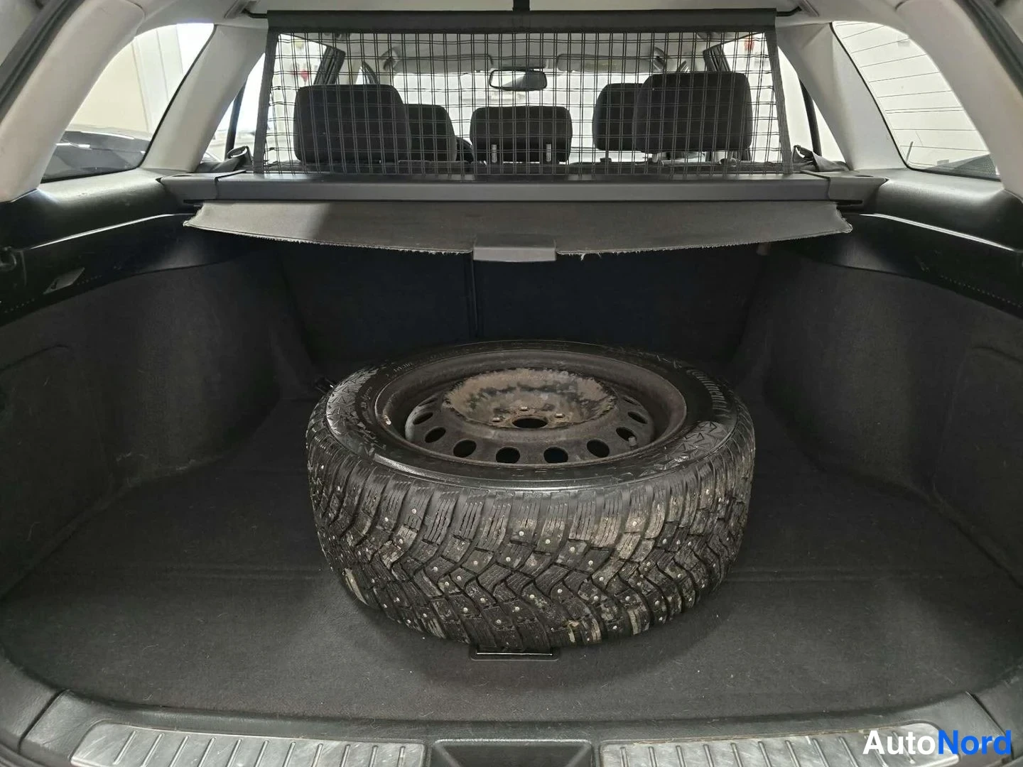 Hopea Toyota Avensis 2004, tavaratila, kuva 16