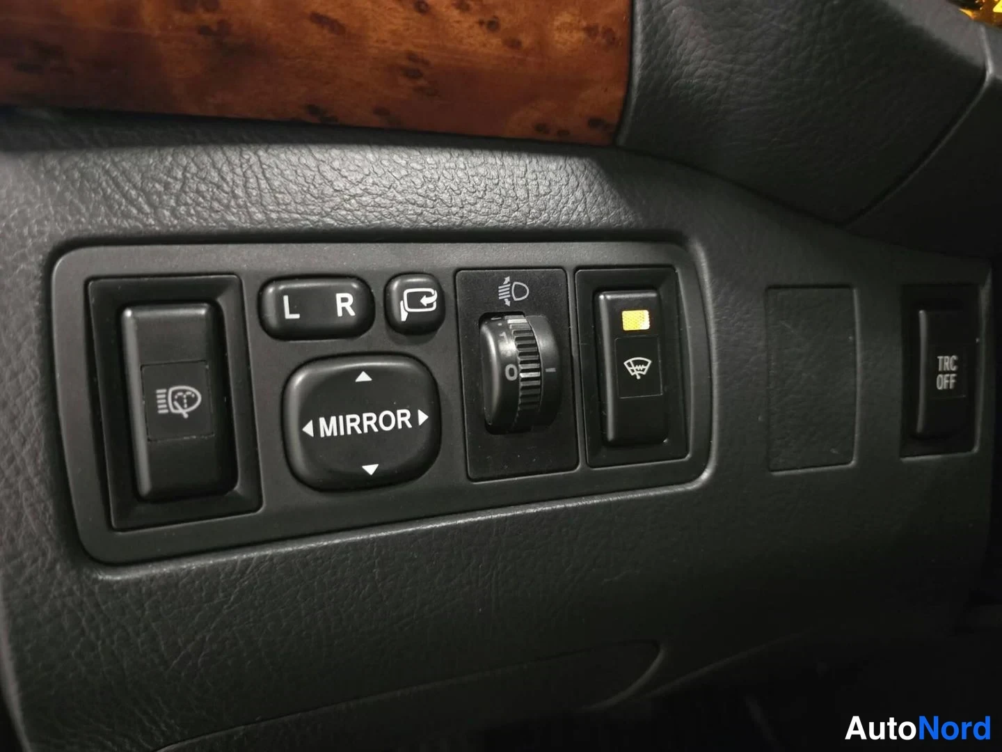 Hopea Toyota Avensis 2004, yksityiskohta, kuva 18