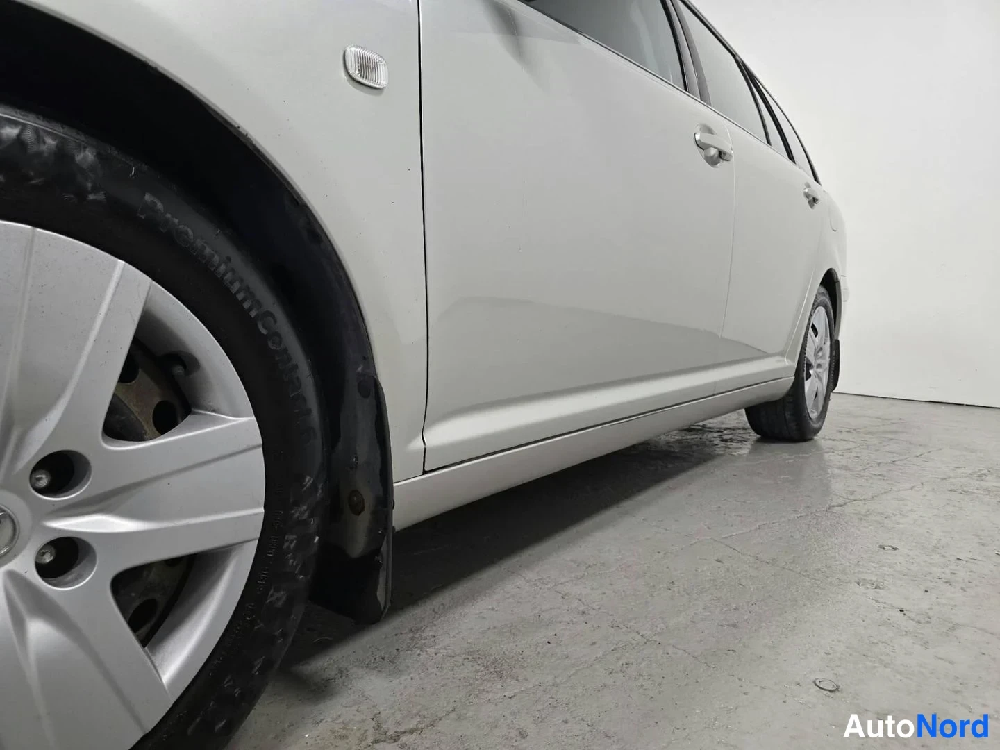 Hopea Toyota Avensis 2004, yksityiskohta, kuva 19