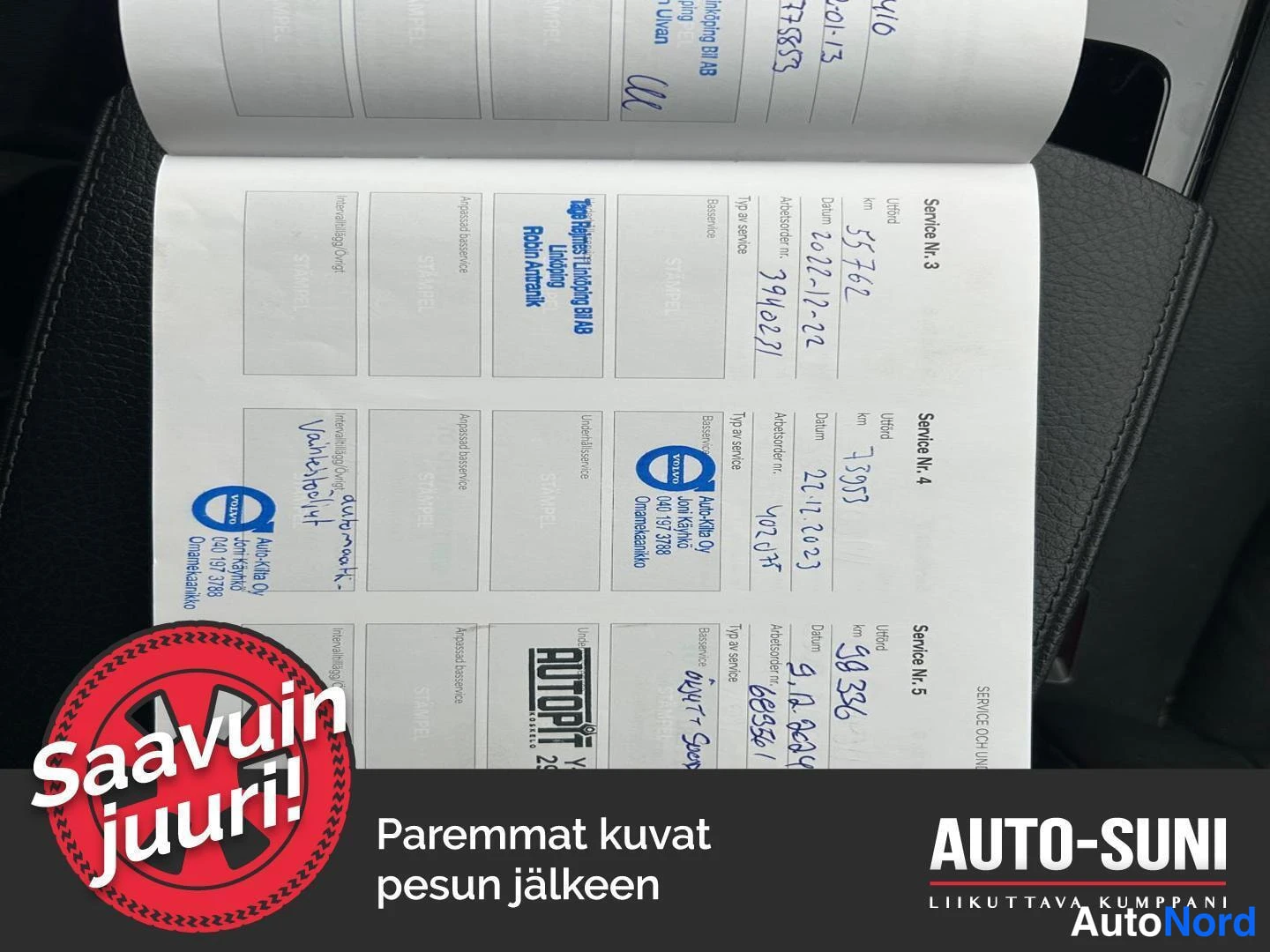 Muu: Huoltokirjan sivu, jossa näkyvät Service Nr. 3, 4 ja 5 merkinnät leimoineen ja käsin täytettyine kenttineen.