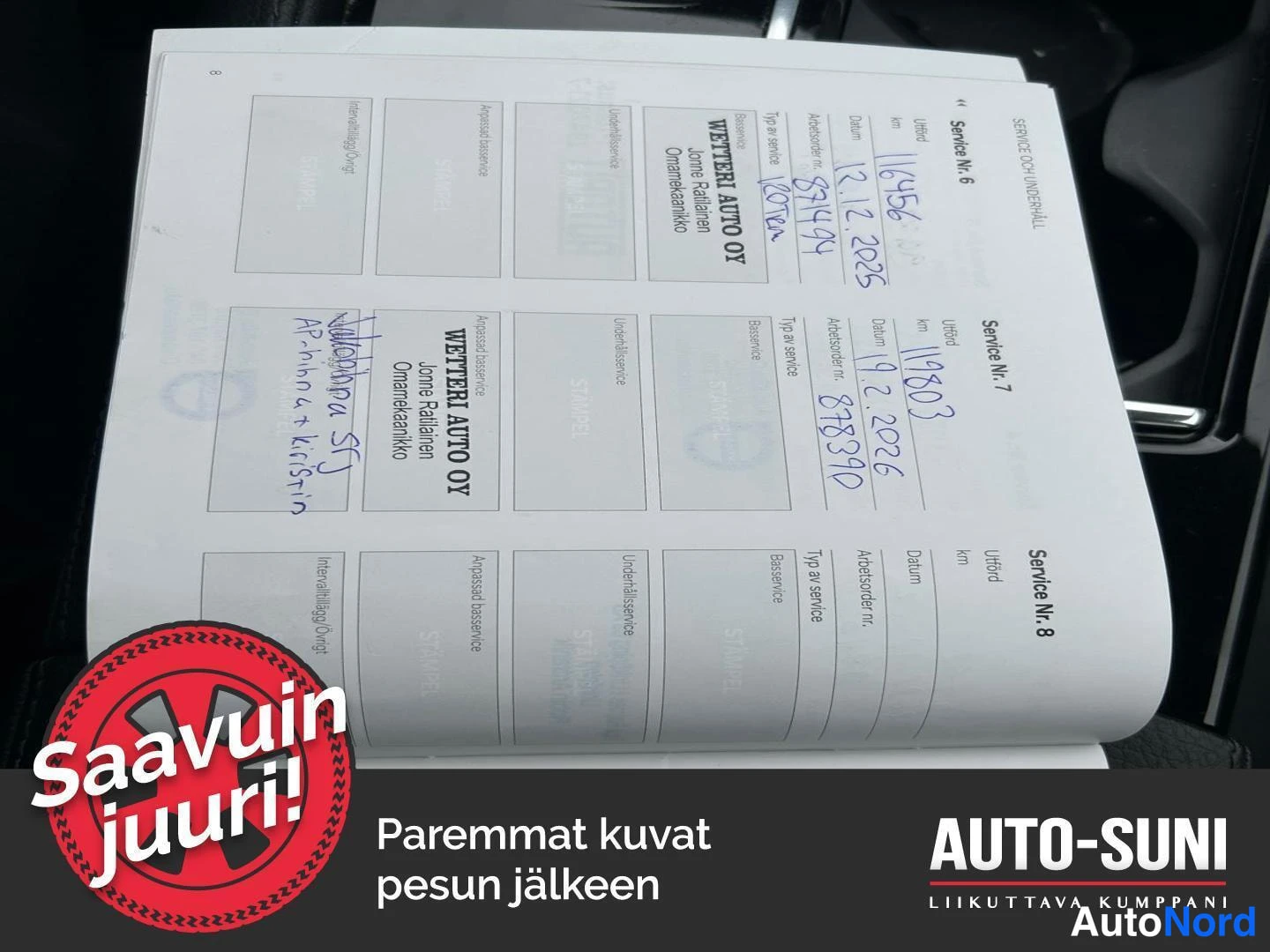 Muu: Auki avattu huolto- jatakirja, jonka sivulla näkyvät Service Nr. 6, 7 ja 8 merkinnät, joista osa on käsin täytetty.