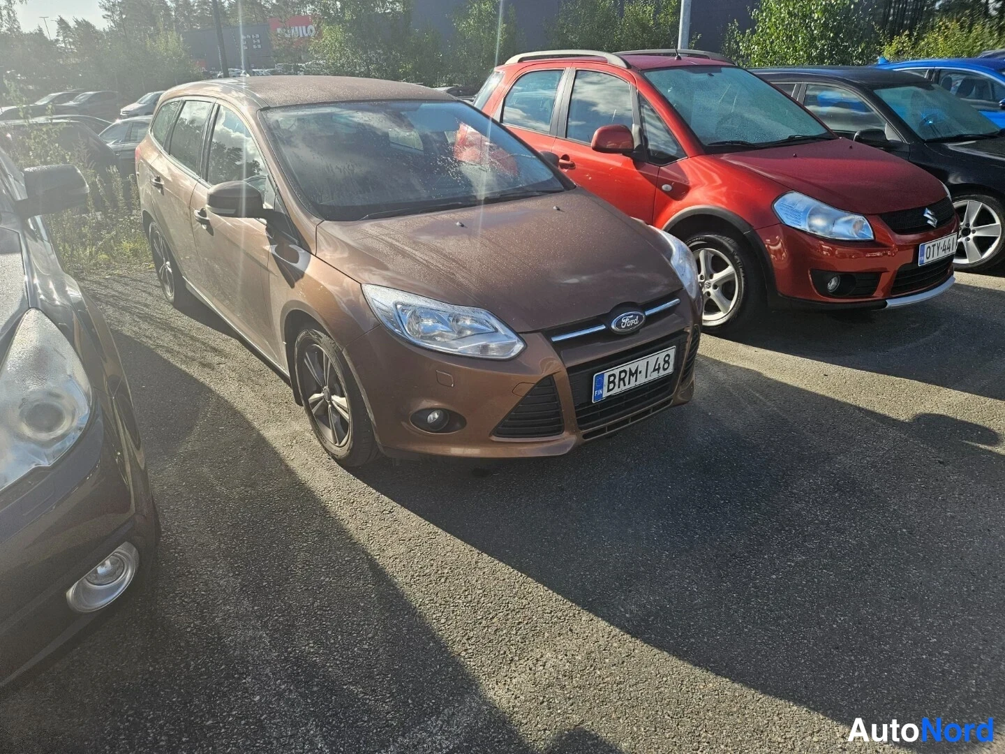 Etuviisto, nokka oikealle: Ford Focus 1,0 EcoBoost 125 hv Trend X 2014