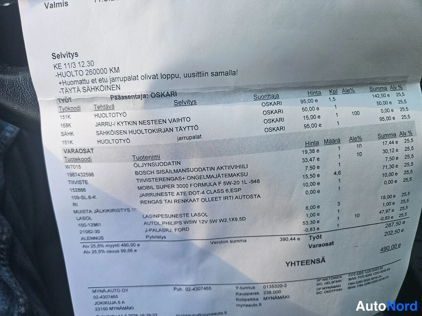 Asiakirja: Huoltolasku/työselostus (Mynä-Auto Oy): huolto 260000 km, öljynsuodatin, Cabin-suodatin, jarrulevyt ja jarruneste vaihdettu, yhteensä 490,00 e.