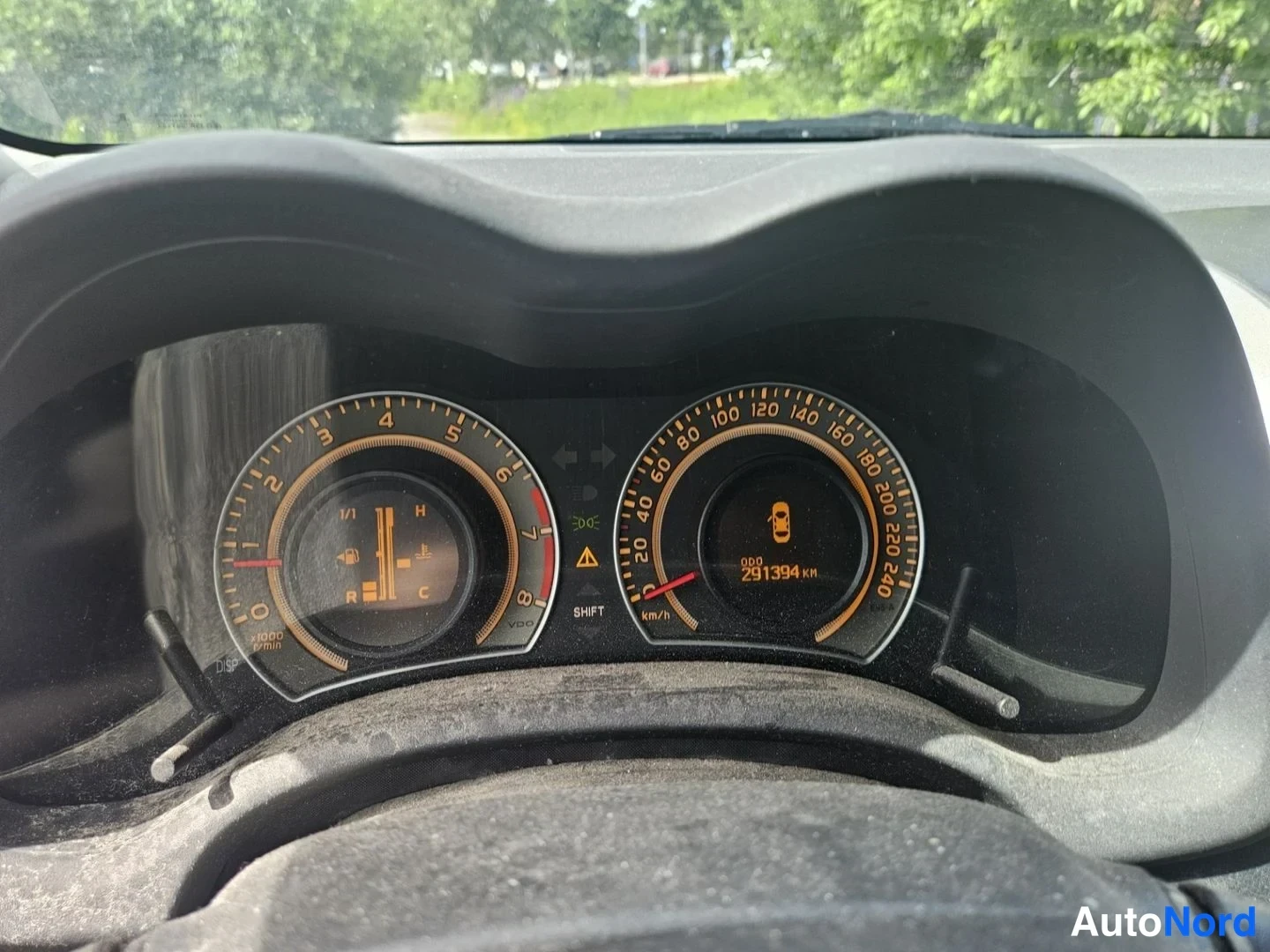 Muu: Mittaristosta näkyy rahdilaskuri, jossa lukee ODO 291394 km.