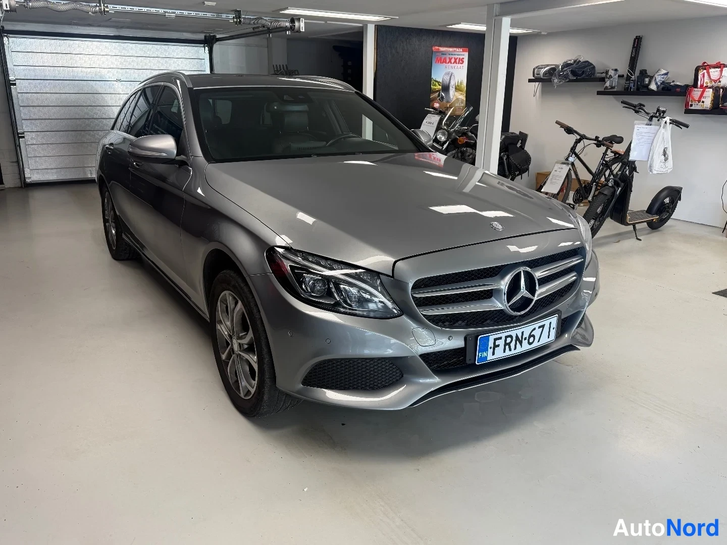 Harmaa Mercedes-Benz C 250 d 4MATIC 2015, etuviisto, keula oikealle, kuva 2