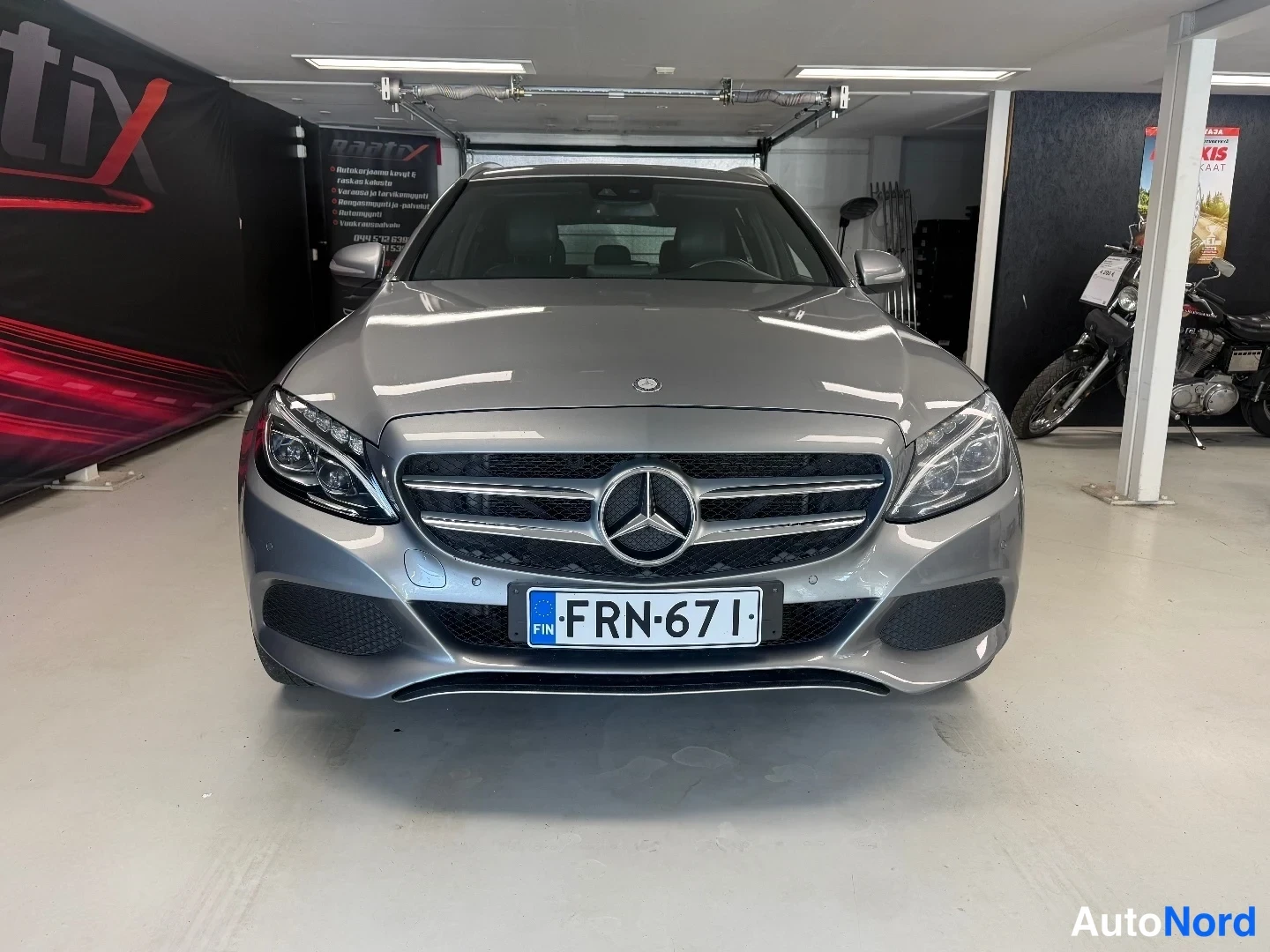 Harmaa Mercedes-Benz C 250 d 4MATIC 2015, edestä, kuva 3