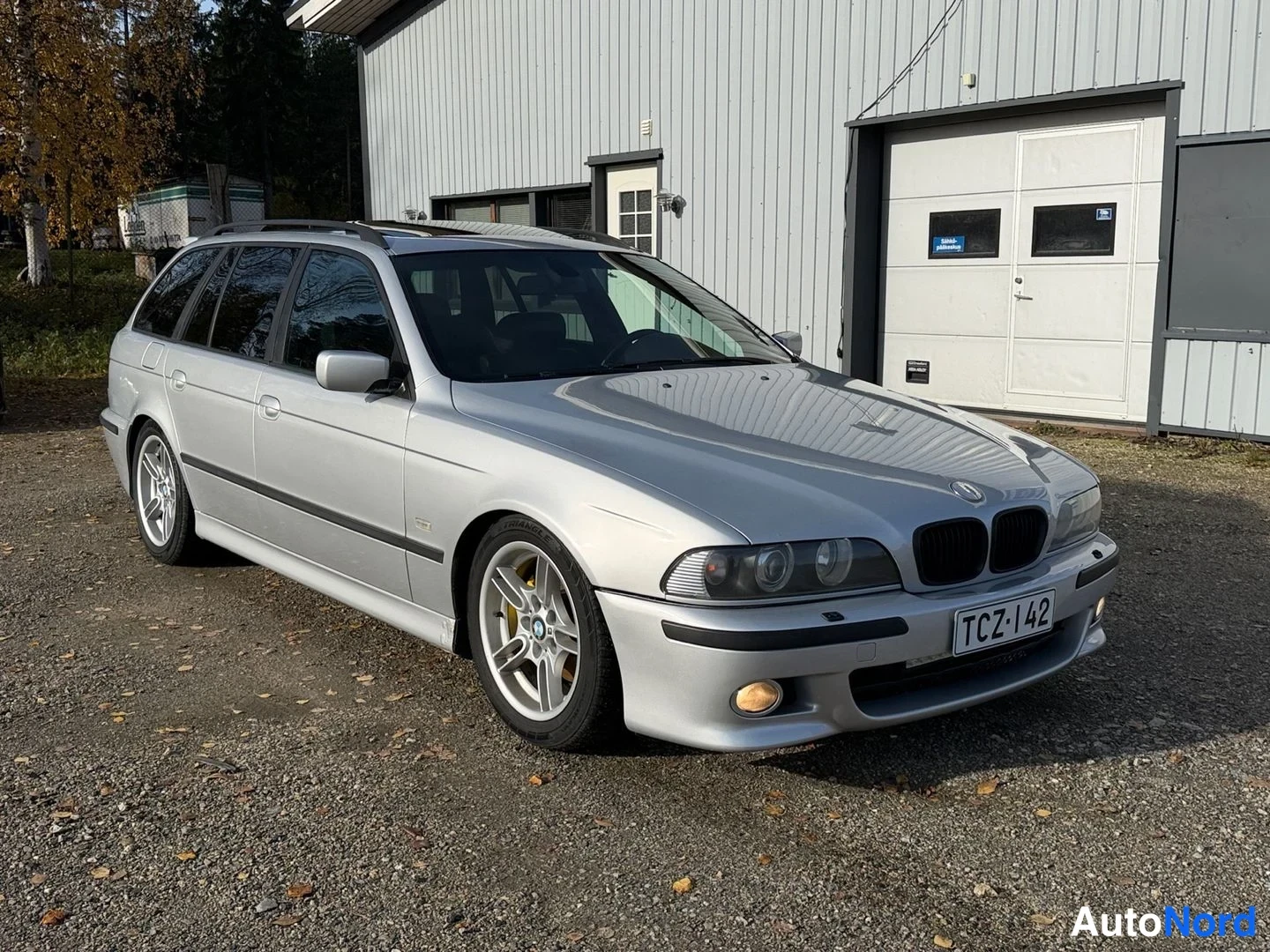 Hopea BMW 530d 2002, etuviisto, keula oikealle, kuva 6