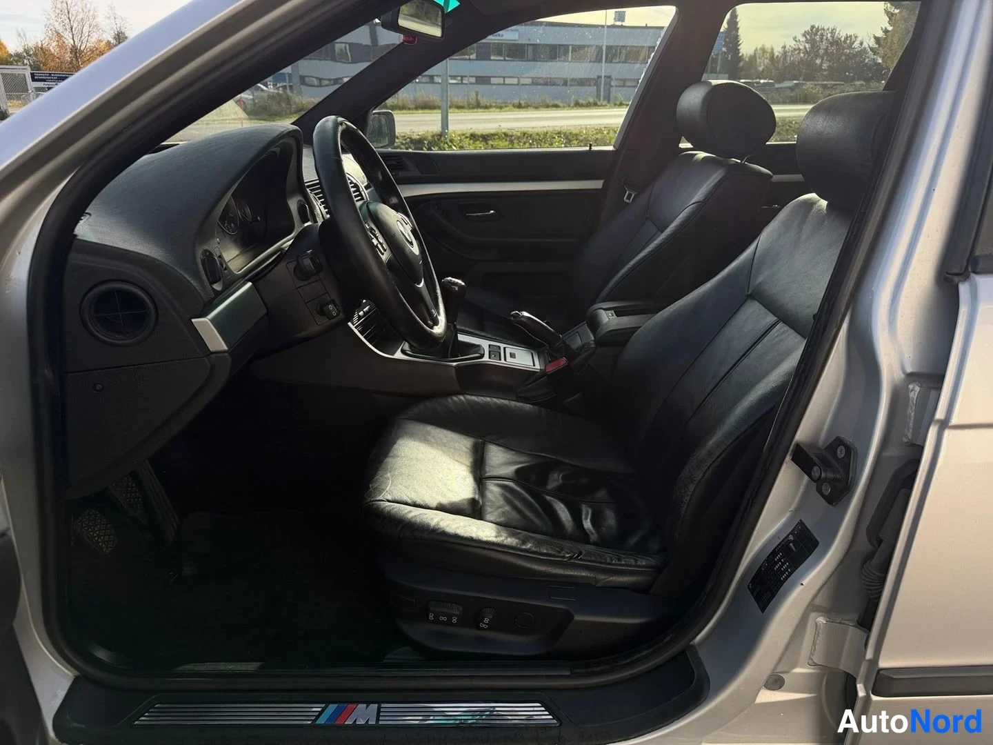 Hopea BMW 530d 2002, etuviisto, keula vasemmalle, kuva 2