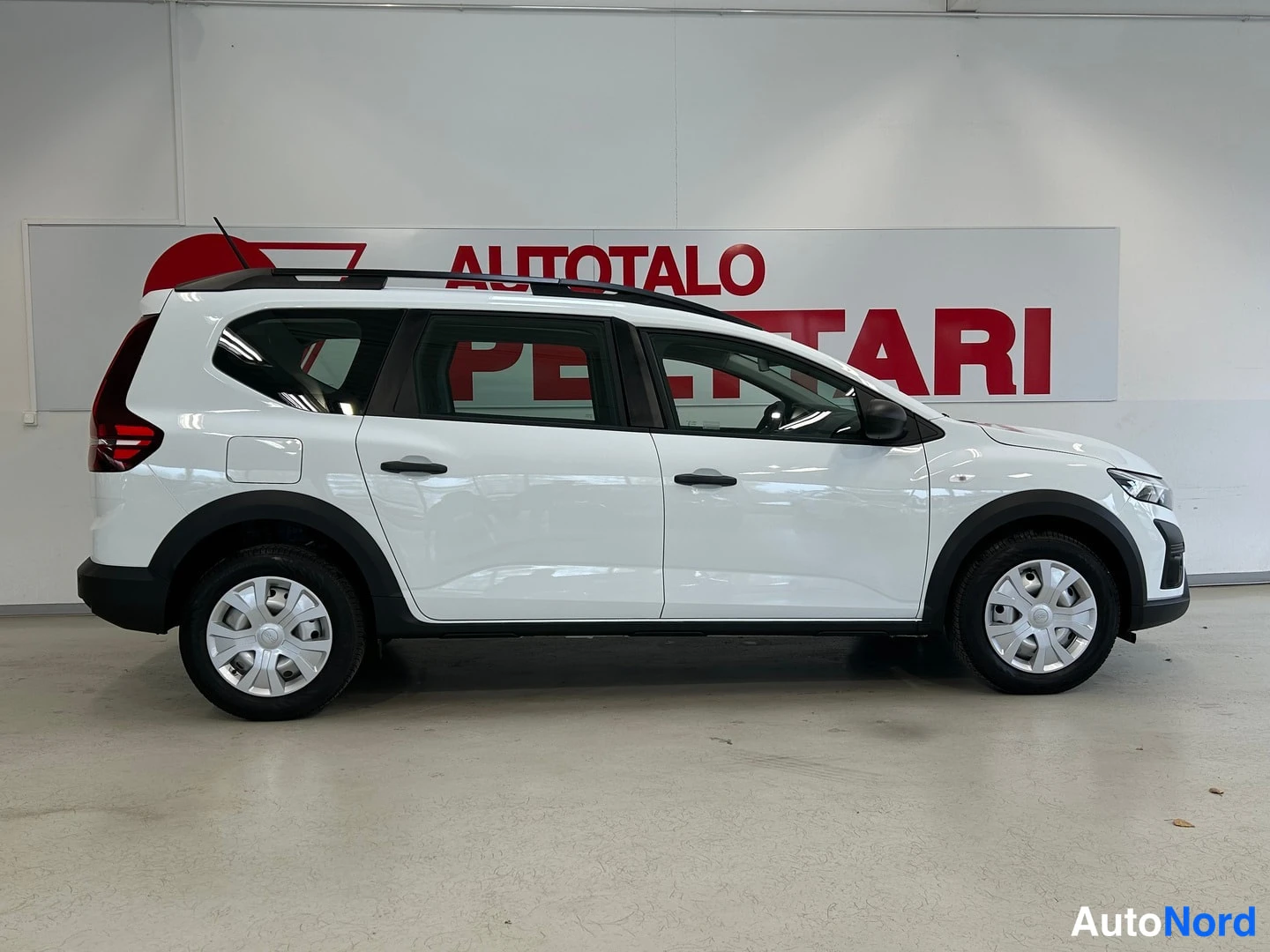Valkoinen Dacia Jogger 2025, sivulta, kuva 5