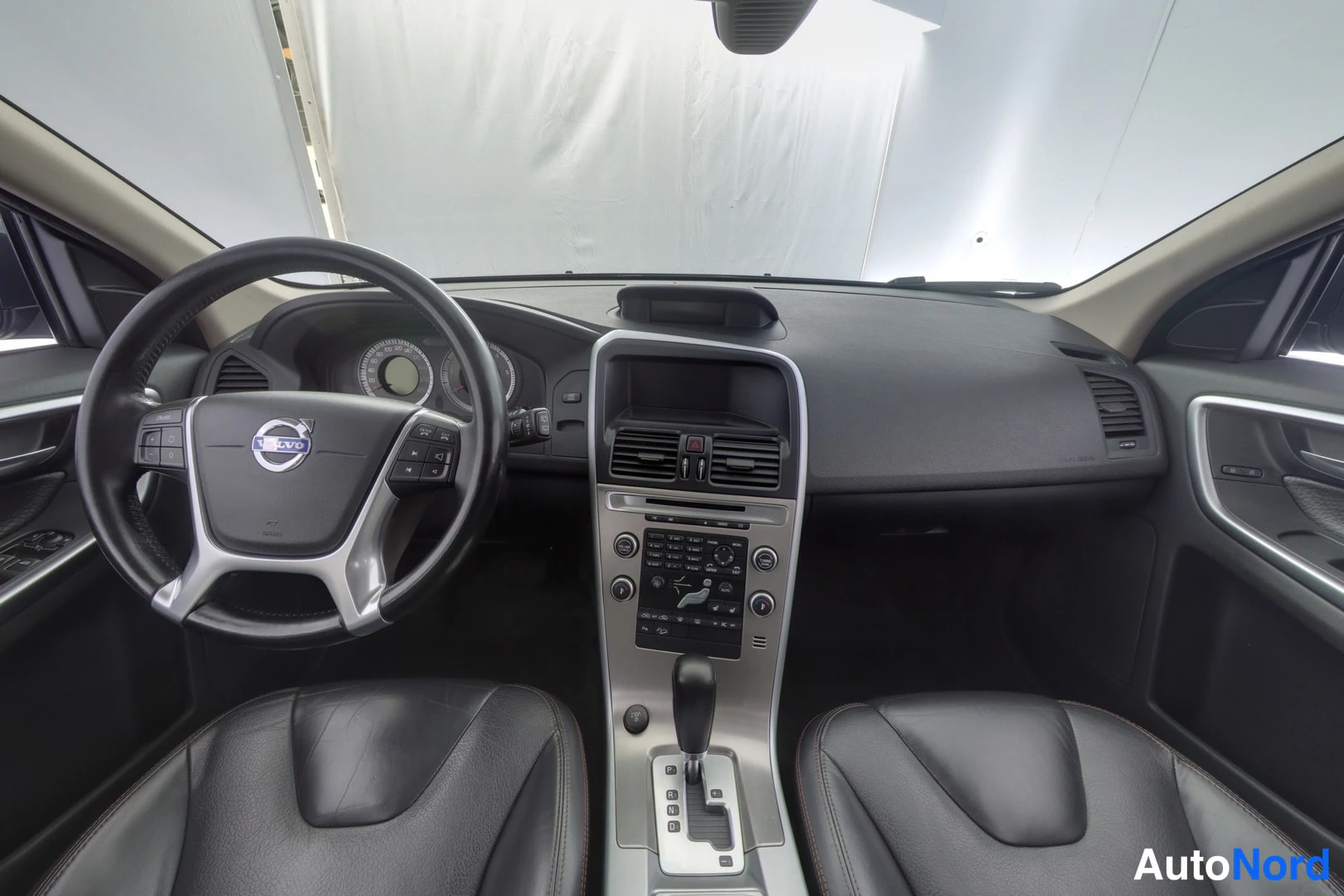 Harmaa Volvo XC60 2010, kuva 20