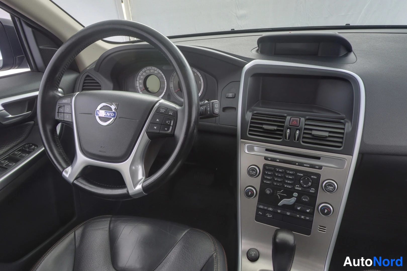 Harmaa Volvo XC60 2010, kuva 21
