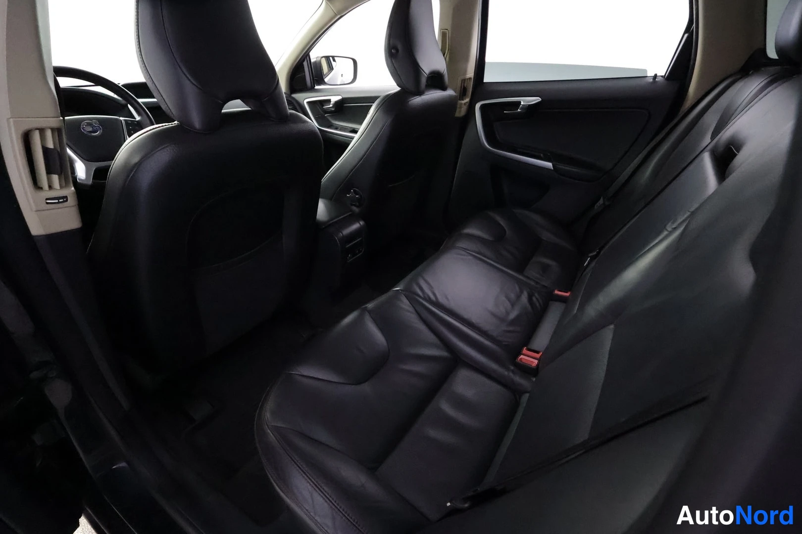 Harmaa Volvo XC60 2010, sivulta, kuva 11
