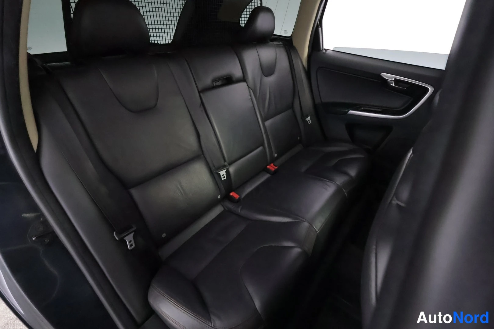 Harmaa Volvo XC60 2010, kuva 24