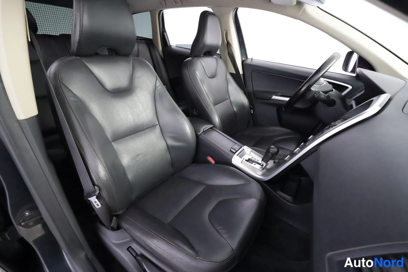 Harmaa Volvo XC60 2010, kuva 27